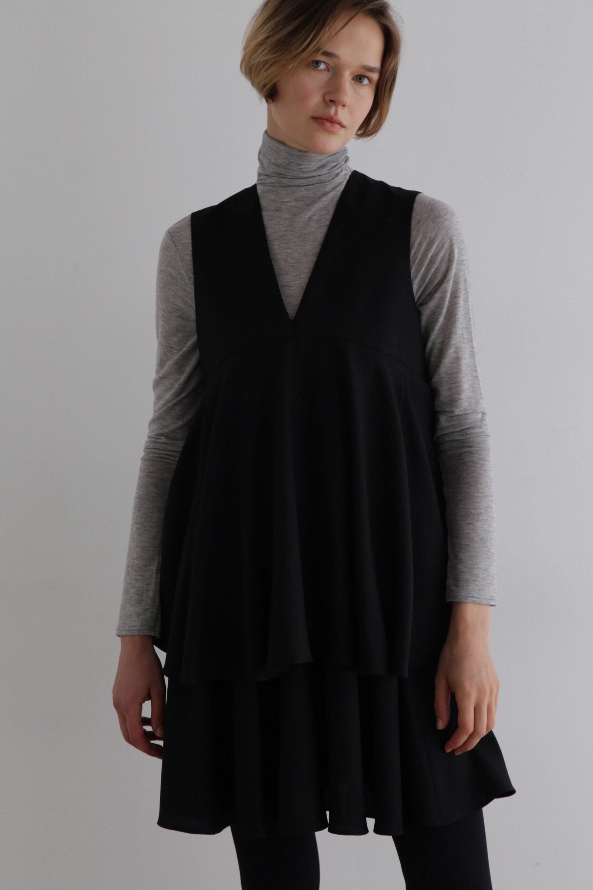 【ル フィル/LE PHIL】の《LE PHIL》ドライウールジレブラウス 人気、トレンドファッション・服の通販 founy(ファニー) 　ファッション　Fashion　レディースファッション　Fashion for Women　アウター　Coat / Outerwear Collection　トップス・カットソー　Cut & Sew Tops　キャミソール&ノースリーブ　Camisoles & Sleeveless Tops　シャツ・ブラウス・オフィスカジュアル　Elegant Blouses & Button-Ups　ベスト&ジレ / 重ね着スタイル　Vests & Gilets　おすすめ　Recommended / Our Picks　ショート　Short, Short Length　スタンダード　Standard, Basic　ドレス　Dress, One-Piece　ドレープ　Drape, Draping Fabric　ノースリーブ　Sleeveless, No-Sleeve　ラッフル　Ruffle, Frill　新作・新入荷　New Arrivals / New In　 other-1|ID: prp329100004876044 ipo3291000000036369105