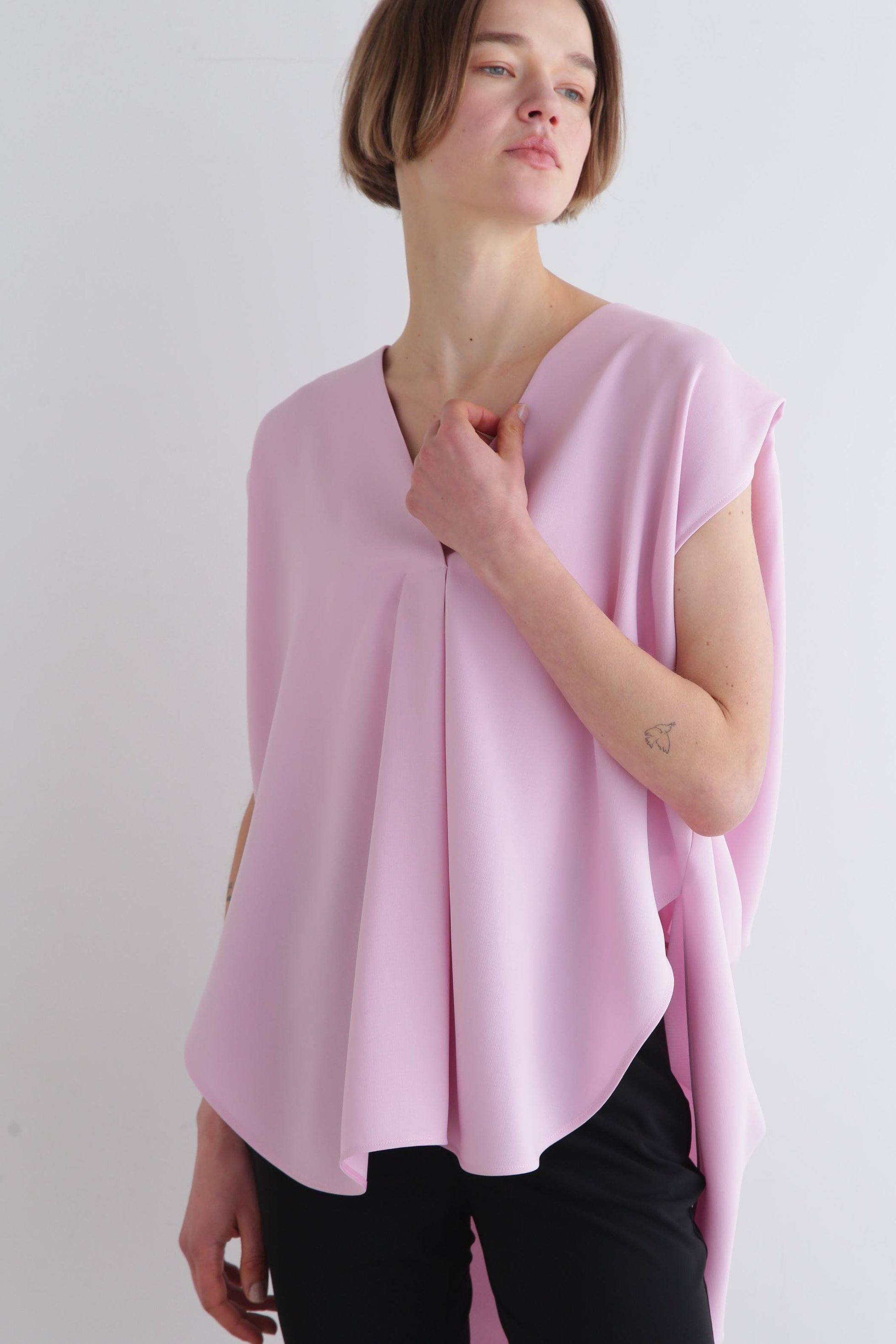 【ル フィル/LE PHIL】のバックツイストジレ インテリア・キッズ・メンズ・レディースファッション・服の通販 founy(ファウニー) 　ファッション　Fashion　レディースファッション　Fashion for Women　アウター　Coat / Outerwear Collection　レディースジャケット・軽アウター　Jackets　ジャケット　Jacket, Outerwear　スタンダード　Standard, Basic　ツイスト　Tweed, Tweed Fabric　ドレープ　Drape, Draping Fabric　ピンク|ID: prp329100004876066 ipo3291000000036369241