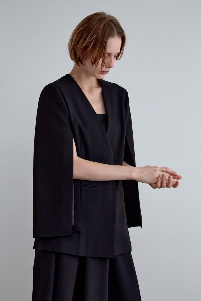 【ル フィル/LE PHIL】の《LE PHIL》2WAY ツイルスリットジャケット インテリア・キッズ・メンズ・レディースファッション・服の通販 founy(ファニー) https://founy.com/ ファッション Fashion レディースファッション Fashion for Women アウター Coat / Outerwear Collection レディースジャケット・軽アウター Jackets おすすめ Recommended / Our Picks ショルダー Shoulder, Shoulder Strap ジャケット Jacket, Outerwear スタンダード Standard, Basic ストレッチ Stretch, Stretchy Fabric セットアップ Set-Up, Coordinated Outfit トレンド Trend, Trending Now フィット Fit, Slim Fit フロント Front, Front Design マニッシュ Mannish, Boyish 人気 Popular, Best Seller 定番 Standard, Basic Item 新作・新入荷 New Arrivals / New In |ID: prp329100004876082 ipo3291000000036369317