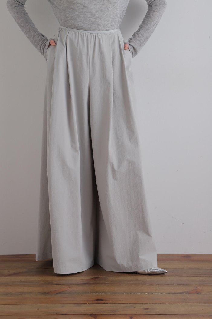 【ル フィル/LE PHIL】のナイロンストレッチブロードパンツ インテリア・キッズ・メンズ・レディースファッション・服の通販 founy(ファニー) https://founy.com/ ファッション Fashion レディースファッション Fashion for Women パンツ Pants & Trousers おすすめ Recommended / Our Picks ギャザー Gathered, Ruffled コンパクト Compact, Small Size スタンダード Standard, Basic タフタ Taffeta, Structured Fabric ワイド Wide, Wide Fit 新作・新入荷 New Arrivals / New In |ID: prp329100004876114 ipo3291000000036369487