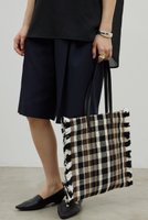 【ガリャルダガランテ/GALLARDAGALANTE】の【Jhuri Shate】ラグトート 人気、トレンドファッション・服の通販 founy(ファニー) ファッション Fashion レディースファッション Fashion for Women バッグ Bags キャップ&ハット Hats & Caps ジュート Jute, Natural Fiber チェック Check, Plaid, Tartan フリンジ Fringe, Tassel 新作・新入荷 New Arrivals / New In |ID:prp329100004876304