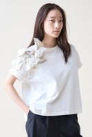 【ティアラ/Tiara】のショルダーリボンTシャツ 人気、トレンドファッション・服の通販 founy(ファニー) ファッション Fashion レディースファッション Fashion for Women トップス・カットソー Cut & Sew Tops シャツ・ブラウス・オフィスカジュアル Elegant Blouses & Button-Ups ロングTシャツ・Tシャツ Longline T-Shirts & Tees カットソー・ベーシックTシャツ Cut-and-Sewn Tops / Stretch Tees & Basics カットソー Cut and Sewn Top ショルダー Shoulder, Shoulder Strap ショート Short, Short Length スリーブ Sleeve, Long Sleeve / Short Sleeve タフタ Taffeta, Structured Fabric リボン Ribbon, Bow |ID:prp329100004876526