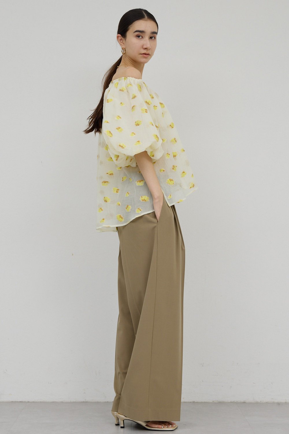 【ガリャルダガランテ/GALLARDAGALANTE】のバルーンブラウス 人気、トレンドファッション・服の通販 founy(ファニー) 　ファッション　Fashion　レディースファッション　Fashion for Women　トップス・カットソー　Cut & Sew Tops　シャツ・ブラウス・オフィスカジュアル　Elegant Blouses & Button-Ups　イエロー　Yellow　ギャザー　Gathered, Ruffled　ショート　Short, Short Length　スリーブ　Sleeve, Long Sleeve / Short Sleeve　タイトスカート　Pencil Skirt, Tight Skirt　バルーン　Balloon, Balloon Silhouette　ワンショル　One Shoulder, Asymmetrical　ワーク　Workwear, Utility Style　定番　Standard, Basic Item　新作・新入荷　New Arrivals / New In　other-3|ID: prp329100004876626 ipo3291000000036374456