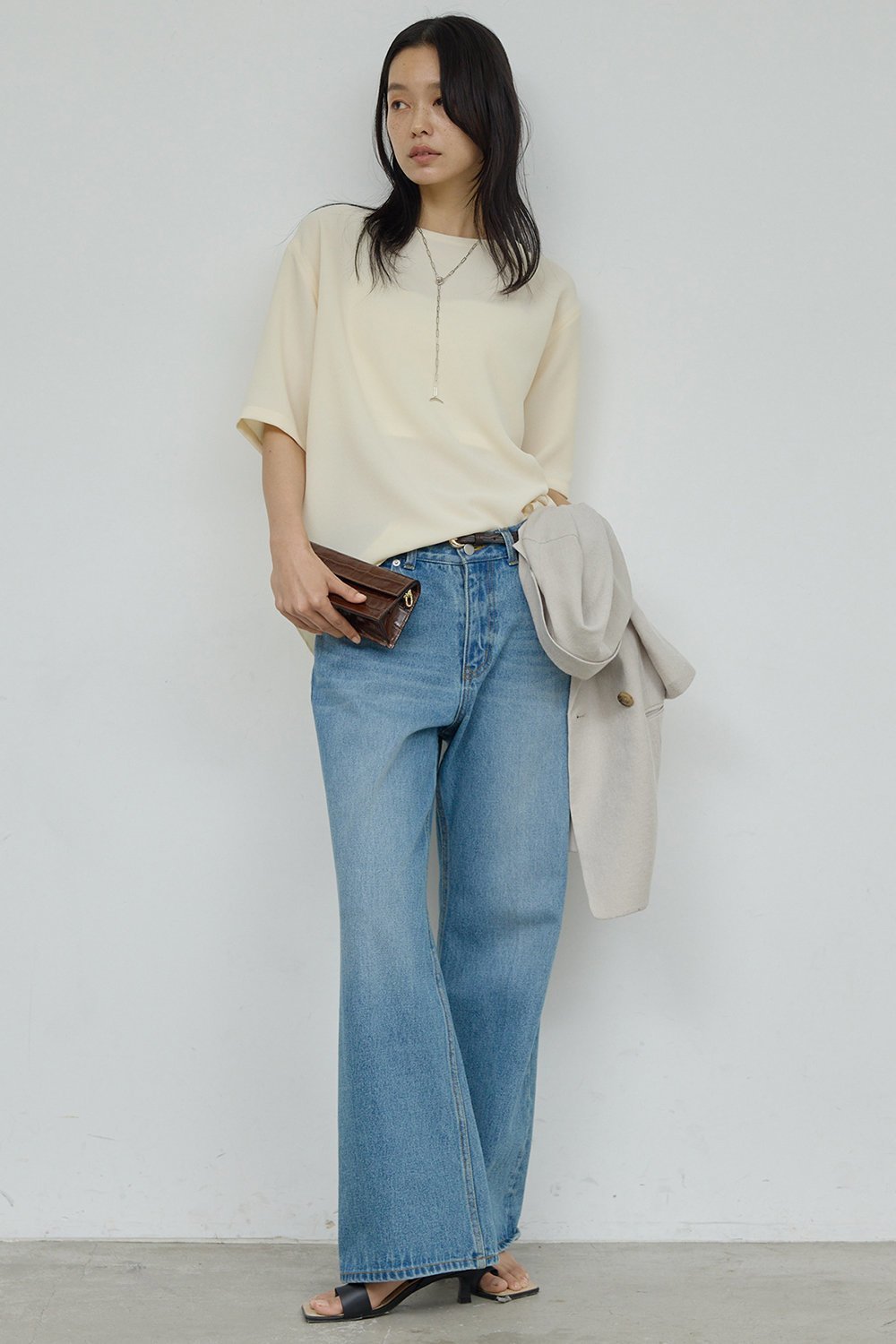 【ガリャルダガランテ/GALLARDAGALANTE】のバックスリットハーフスリーブブラウス 人気、トレンドファッション・服の通販 founy(ファニー) 　ファッション　Fashion　レディースファッション　Fashion for Women　トップス・カットソー　Cut & Sew Tops　シャツ・ブラウス・オフィスカジュアル　Elegant Blouses & Button-Ups　バッグ　Bags　カットソー　Cut and Sewn Top　ショート　Short, Short Length　スリット　Slit, Slit Detail　スリーブ　Sleeve, Long Sleeve / Short Sleeve　フォーマル　Formal, Dressy　夏　Summer　新作・新入荷　New Arrivals / New In　other-2|ID: prp329100004876627 ipo3291000000036374475