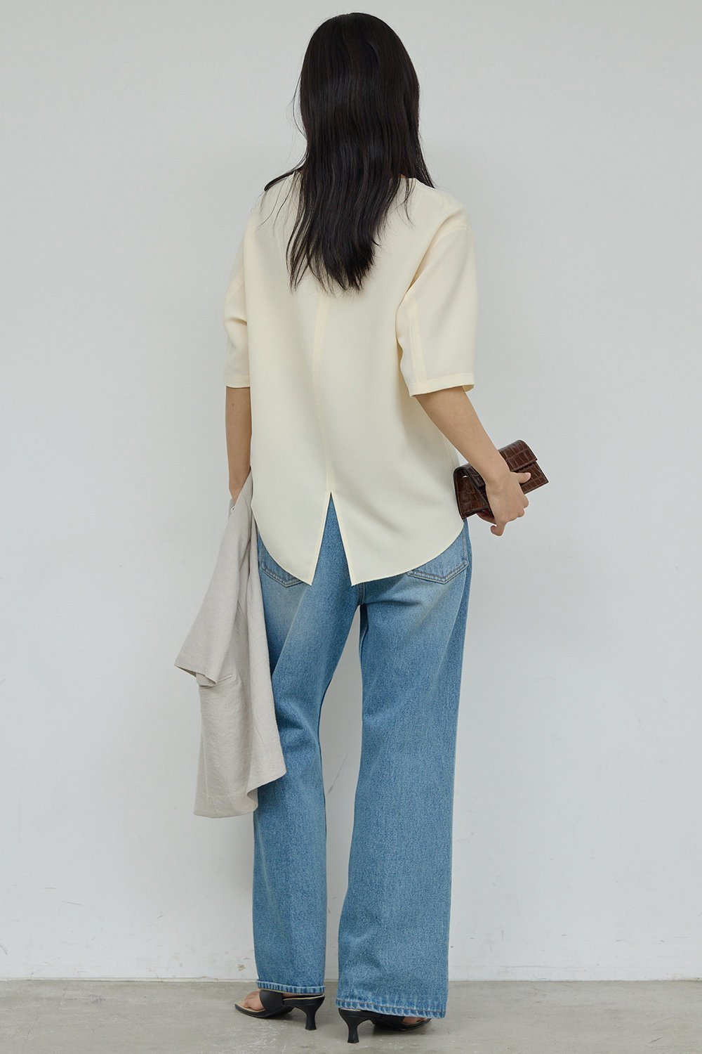 【ガリャルダガランテ/GALLARDAGALANTE】のバックスリットハーフスリーブブラウス 人気、トレンドファッション・服の通販 founy(ファニー) 　ファッション　Fashion　レディースファッション　Fashion for Women　トップス・カットソー　Cut & Sew Tops　シャツ・ブラウス・オフィスカジュアル　Elegant Blouses & Button-Ups　バッグ　Bags　カットソー　Cut and Sewn Top　ショート　Short, Short Length　スリット　Slit, Slit Detail　スリーブ　Sleeve, Long Sleeve / Short Sleeve　フォーマル　Formal, Dressy　夏　Summer　新作・新入荷　New Arrivals / New In　other-5|ID: prp329100004876627 ipo3291000000036374481