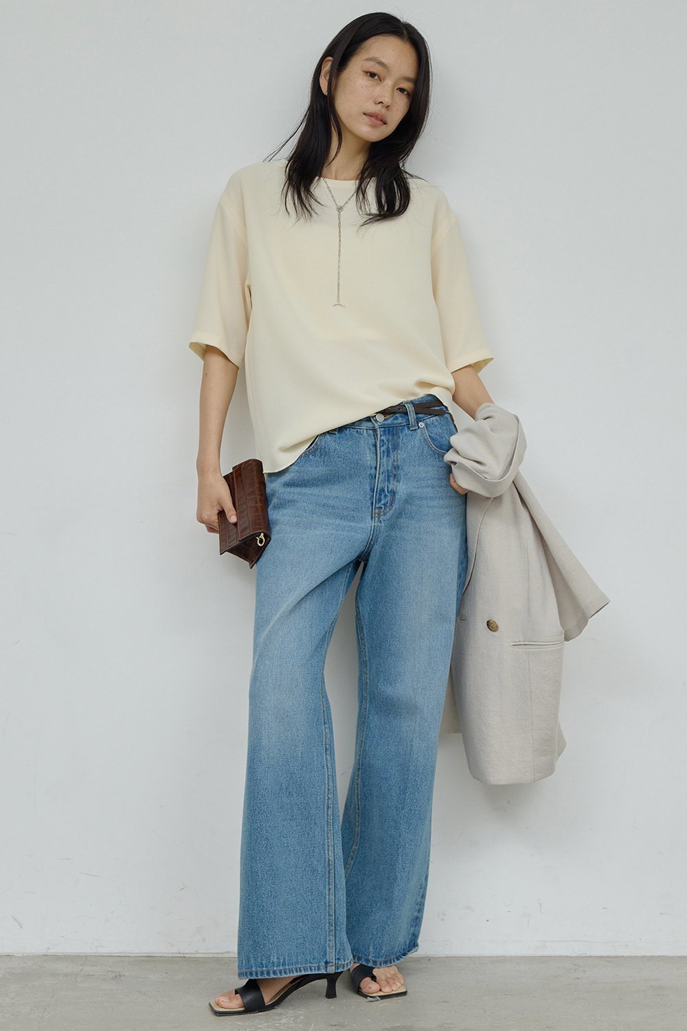 【ガリャルダガランテ/GALLARDAGALANTE】のバックスリットハーフスリーブブラウス 人気、トレンドファッション・服の通販 founy(ファニー) 　ファッション　Fashion　レディースファッション　Fashion for Women　トップス・カットソー　Cut & Sew Tops　シャツ・ブラウス・オフィスカジュアル　Elegant Blouses & Button-Ups　バッグ　Bags　カットソー　Cut and Sewn Top　ショート　Short, Short Length　スリット　Slit, Slit Detail　スリーブ　Sleeve, Long Sleeve / Short Sleeve　フォーマル　Formal, Dressy　夏　Summer　新作・新入荷　New Arrivals / New In　other-3|ID: prp329100004876628 ipo3291000000036374478