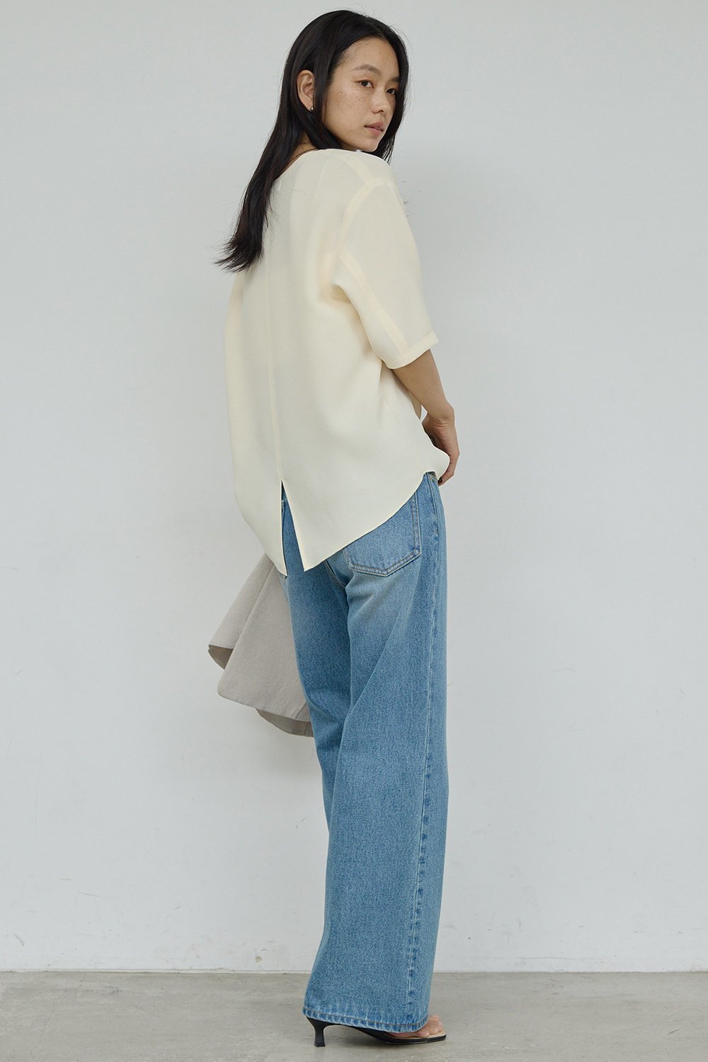 【ガリャルダガランテ/GALLARDAGALANTE】のバックスリットハーフスリーブブラウス 人気、トレンドファッション・服の通販 founy(ファニー) 　ファッション　Fashion　レディースファッション　Fashion for Women　トップス・カットソー　Cut & Sew Tops　シャツ・ブラウス・オフィスカジュアル　Elegant Blouses & Button-Ups　バッグ　Bags　カットソー　Cut and Sewn Top　ショート　Short, Short Length　スリット　Slit, Slit Detail　スリーブ　Sleeve, Long Sleeve / Short Sleeve　フォーマル　Formal, Dressy　夏　Summer　新作・新入荷　New Arrivals / New In　other-4|ID: prp329100004876628 ipo3291000000036374480