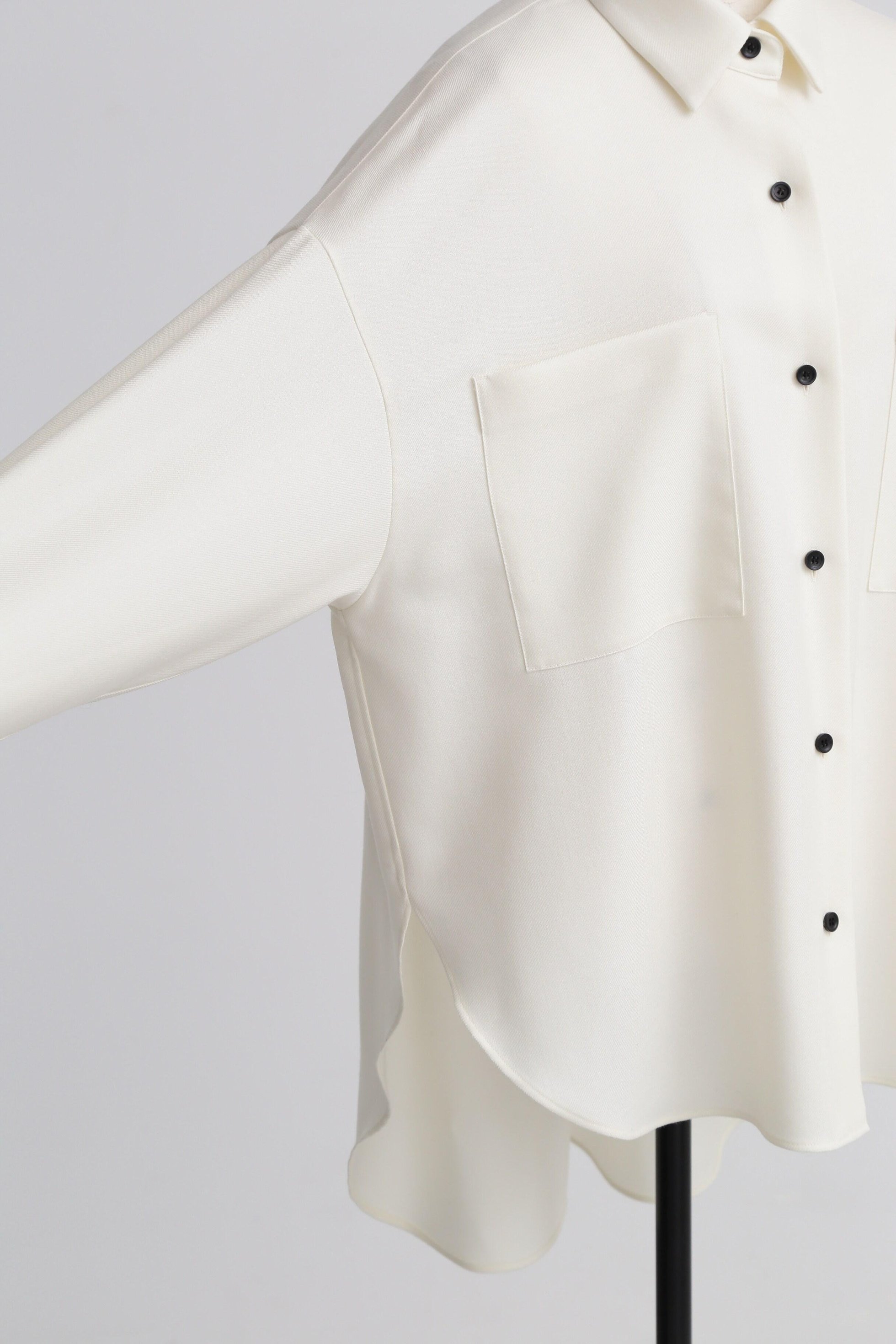 【ヒューエルミュージアム/hueLe Museum】の【hLM】ストレッチサキソニーブラウス 人気、トレンドファッション・服の通販 founy(ファニー) 　ファッション　Fashion　レディースファッション　Fashion for Women　トップス・カットソー　Cut & Sew Tops　シャツ・ブラウス・オフィスカジュアル　Elegant Blouses & Button-Ups　スリーブ　Sleeve, Long Sleeve / Short Sleeve　ブルゾン　Blouson, Bomber Jacket　ロング　Long, Long-Length　再入荷　Restock / Back in Stock　other-3|ID: prp329100004876642 ipo3291000000036374604