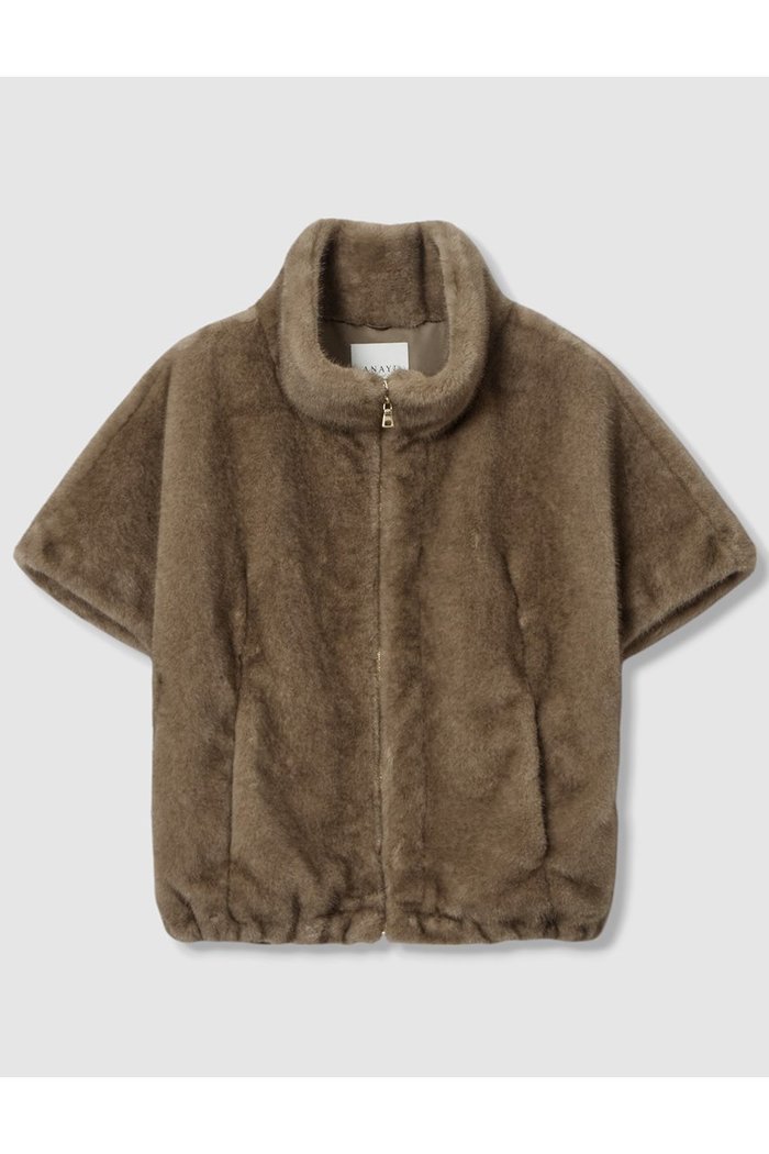 【アナイ/ANAYI】のフェイクミンクファージレ インテリア・キッズ・メンズ・レディースファッション・服の通販 founy(ファニー) https://founy.com/ ファッション Fashion レディースファッション Fashion for Women アウター Coat / Outerwear Collection レディースジャケット・軽アウター Jackets ショルダー Shoulder, Shoulder Strap ジャケット Jacket, Outerwear スタンド Stand Collar, Upright Stand スリーブ Sleeve, Long Sleeve / Short Sleeve ドロップ Drop Shoulder, Dropped Style バランス Balance, Style Balance ベスト Vest, Waistcoat リアル Real, Realistic ロング Long, Long-Length |ID: prp329100004876715 ipo3291000000036375172