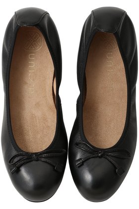 【エスメラルダ/Esmeralda】の【UNISA】バレエシューズ 人気、トレンドファッション・服の通販 founy(ファニー) ファッション Fashion レディースファッション Fashion for Women シューズ Shoes, Footwear シルバー Silver, Metallic Silver バレエ Ballet, Ballet Style フォルム Silhouette, Form フラット Flat, Flat Shoes ラウンド Round, Round Neck リボン Ribbon, Bow 再入荷 Restock / Back in Stock |ID:prp329100004876940