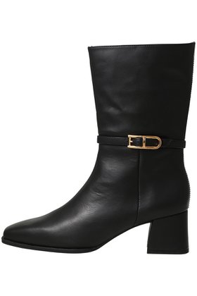 【エスメラルダ/Esmeralda】の【UNISA】チャンキーヒールベルトブーツ 人気、トレンドファッション・服の通販 founy(ファニー) ファッション Fashion レディースファッション Fashion for Women ベルト&ウエストマーク Belts & Waist Accessories ミドル Middle Length, Mid Height ロング Long, Long-Length |ID:prp329100004876946