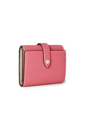 【ボナベンチュラ/BONAVENTURA】 ベルテッド トリフォールド ウォレット シュリンクレザー人気、トレンドファッション・服の通販 founy(ファニー) ファッション Fashion レディースファッション Fashion for Women ミニ財布・二つ折り財布 Wallets & Card Cases ユニセックス Unisex, Genderless おすすめ Recommended / Our Picks ウォレット Wallet ギフト プレゼント Gift / Present コンパクト Compact, Small Size シルバー Silver, Metallic Silver スリム Slim, Slim Fit ポケット Pocket, Pocket Detail 人気 Popular, Best Seller 新作・新入荷 New Arrivals / New In 財布 Wallet, Purse |ID:prp329100004877171