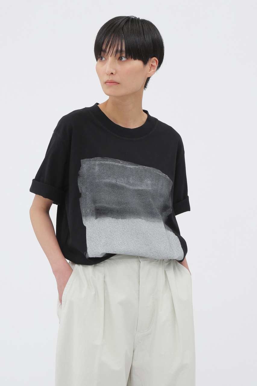 【マーガレットハウエル/MARGARET HOWELL】のLIGHT COTTON JERSEY TOP インテリア・キッズ・メンズ・レディースファッション・服の通販 founy(ファニー) 　ファッション　Fashion　レディースファッション　Fashion for Women　トップス・カットソー　Cut & Sew Tops　シャツ・ブラウス・オフィスカジュアル　Elegant Blouses & Button-Ups　ロングTシャツ・Tシャツ　Longline T-Shirts & Tees　カットソー・ベーシックTシャツ　Cut-and-Sewn Tops / Stretch Tees & Basics　ショート　Short, Short Length　シルク　Silk, 100% Silk　ストライプ　Stripe, Striped Pattern　スリーブ　Sleeve, Long Sleeve / Short Sleeve　ブロック　Block, Solid Block Pattern　プリント　Print, Printed Pattern　新作・新入荷　New Arrivals / New In　ブラック|ID: prp329100004877230 ipo3291000000036381365