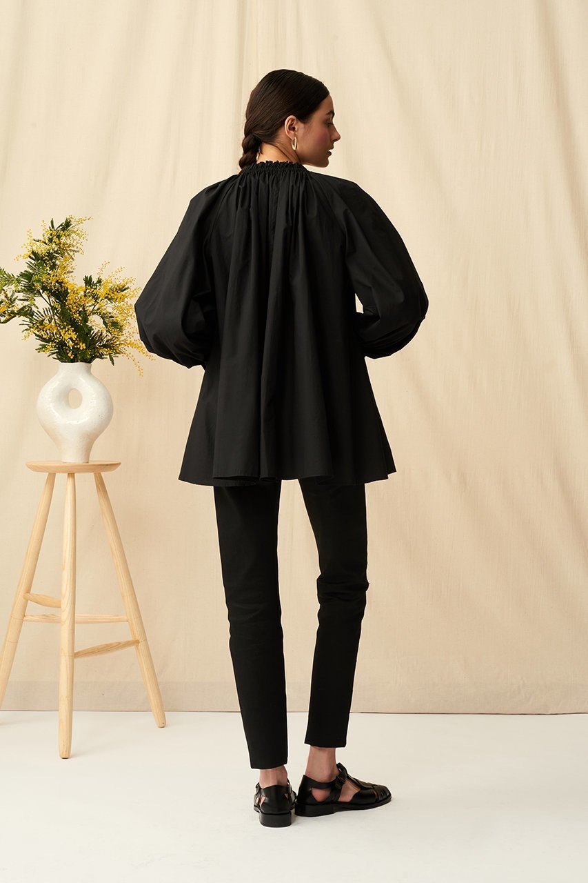 【マリハ/MARIHA】の秋の花のブラウス 人気、トレンドファッション・服の通販 founy(ファニー) 　ファッション　Fashion　レディースファッション　Fashion for Women　トップス・カットソー　Cut & Sew Tops　シャツ・ブラウス・オフィスカジュアル　Elegant Blouses & Button-Ups　カフス　Cuff Design　ギャザー　Gathered, Ruffled　スリーブ　Sleeve, Long Sleeve / Short Sleeve　フリル　Frill, Ruffle　ロング　Long, Long-Length　秋　Autumn　other-7|ID: prp329100004877848 ipo3291000000036387666