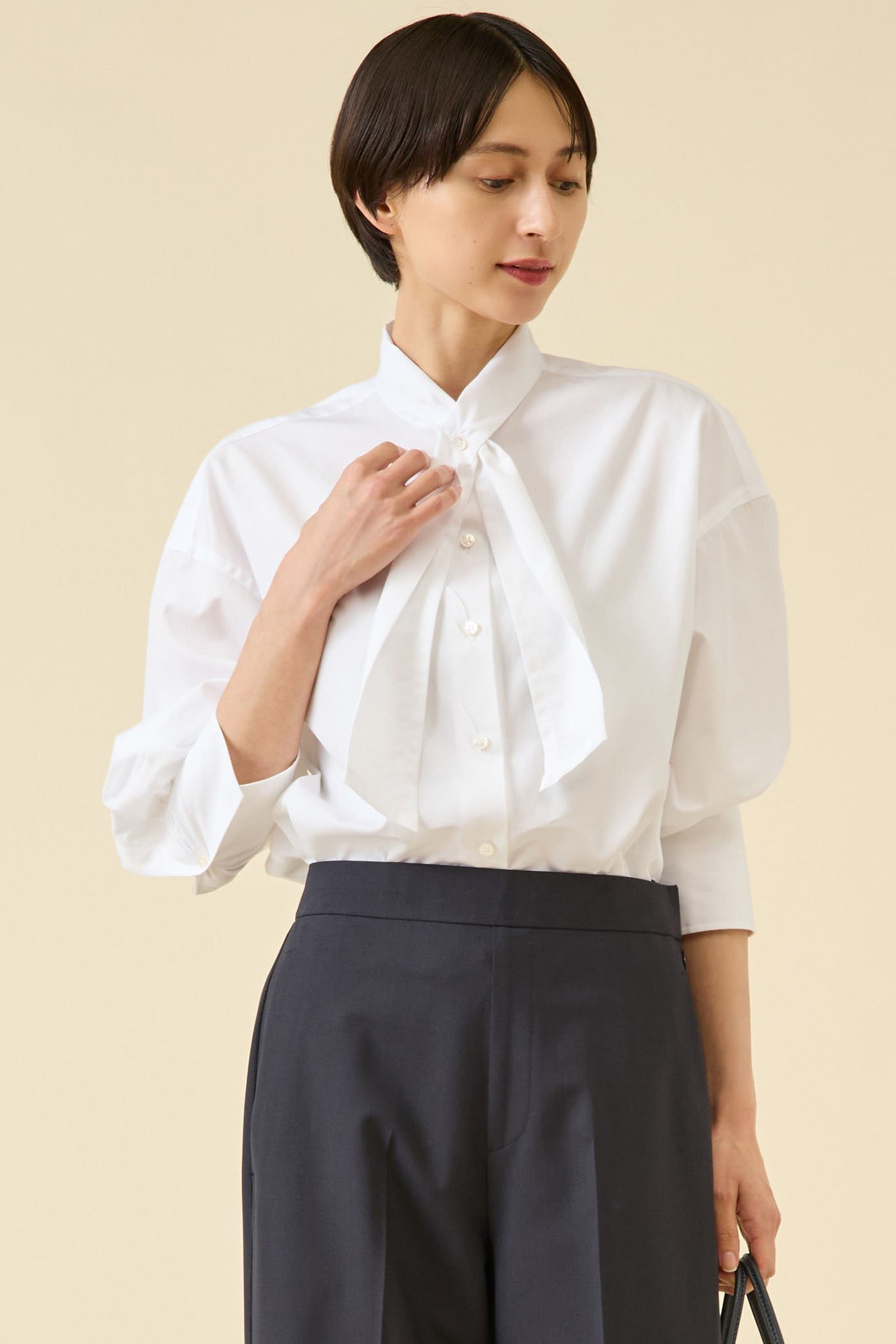 【マルティニーク/martinique】のESSENTIAL ボウタイブラウス インテリア・キッズ・メンズ・レディースファッション・服の通販 founy(ファニー) 　ファッション　Fashion　レディースファッション　Fashion for Women　トップス・カットソー　Cut & Sew Tops　シャツ・ブラウス・オフィスカジュアル　Elegant Blouses & Button-Ups　おすすめ　Recommended / Our Picks　ジャケット　Jacket, Outerwear　スリーブ　Sleeve, Long Sleeve / Short Sleeve　ロング　Long, Long-Length　冬　Winter / This Winter　秋　Autumn　ホワイト|ID: prp329100004877956 ipo3291000000036388725