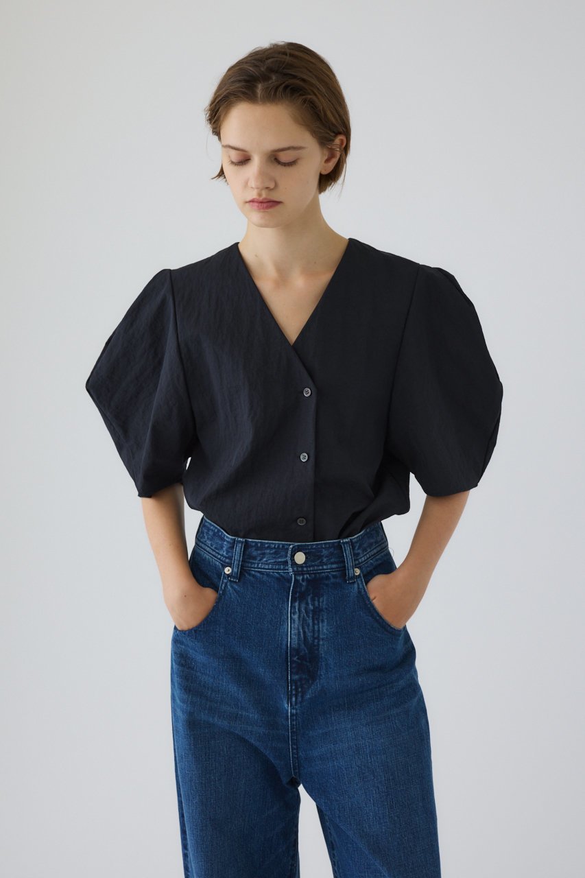 【リムアーク/RIM.ARK】のVolume sleeve v-neck SH/シャツ 人気、トレンドファッション・服の通販 founy(ファニー) ファッション Fashion レディースファッション Fashion for Women トップス・カットソー Cut & Sew Tops シャツ・ブラウス・オフィスカジュアル Elegant Blouses & Button-Ups Vネックトップス V-Neck Tops / V-Cut Neckline Shirts ボリューム袖・フリルスリーブブラウス Voluminous & Ruffle Sleeves / Puffy Sleeve Tops コンパクト Compact, Small Size スリーブ Sleeve, Long Sleeve / Short Sleeve ロング Long, Long-Length other-8|ID: prp329100004878000 ipo3291000000036389156