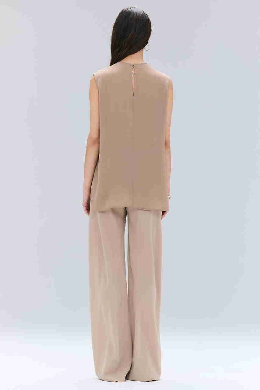 【ベイジ,/BEIGE,】のFLEUR(フルール)/バックシアーノーカラーブラウス 人気、トレンドファッション・服の通販 founy(ファニー) 　ファッション　Fashion　レディースファッション　Fashion for Women　トップス・カットソー　Cut & Sew Tops　キャミソール&ノースリーブ　Camisoles & Sleeveless Tops　シャツ・ブラウス・オフィスカジュアル　Elegant Blouses & Button-Ups　バッグ　Bags　とろみ　Fluid, Flowy Fabric　なめらか　Smooth, Silky Texture　シンプル　Simple, Minimal　スリット　Slit, Slit Detail　デニム　Denim, Jeans Material　ノースリーブ　Sleeveless, No-Sleeve　エレガント 上品　Elegant　other-7|ID: prp329100004878128 ipo3291000000036390393