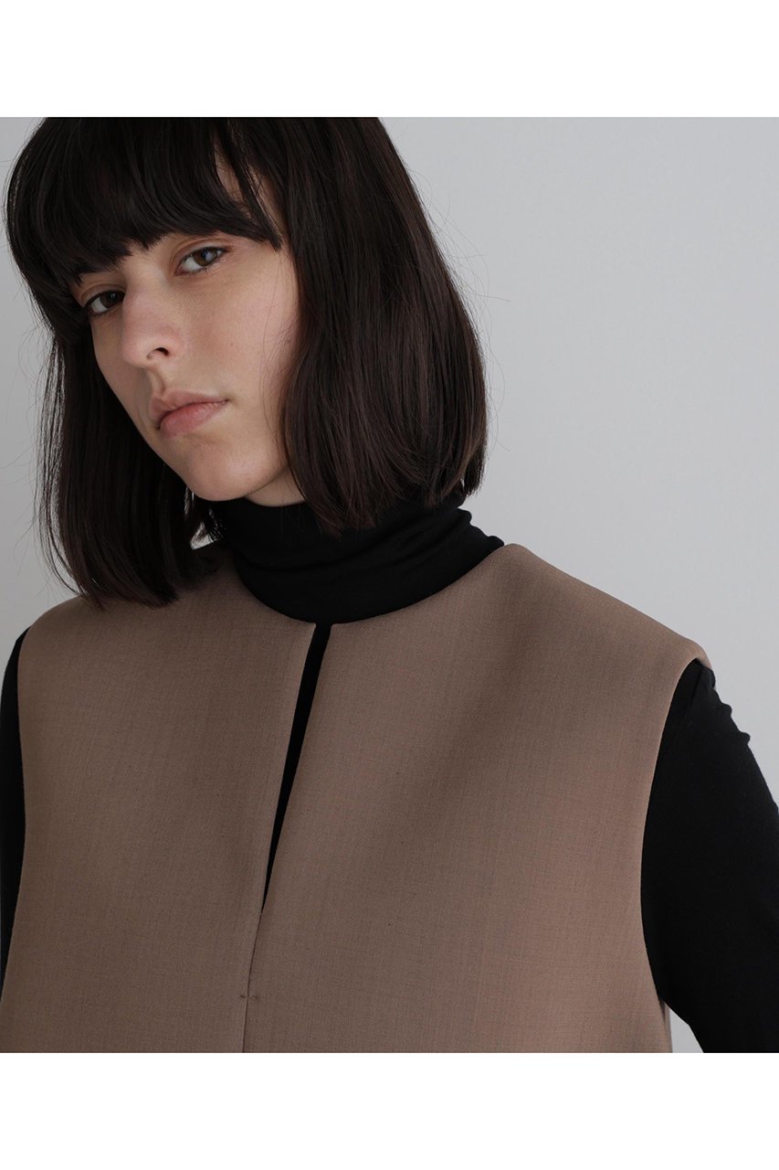 【ル フィル/LE PHIL】のライトボンディングノースリーブジレブラウス 人気、トレンドファッション・服の通販 founy(ファニー) 　ファッション　Fashion　レディースファッション　Fashion for Women　アウター　Coat / Outerwear Collection　トップス・カットソー　Cut & Sew Tops　キャミソール&ノースリーブ　Camisoles & Sleeveless Tops　シャツ・ブラウス・オフィスカジュアル　Elegant Blouses & Button-Ups　ベスト&ジレ / 重ね着スタイル　Vests & Gilets　カットソー　Cut and Sewn Top　シンプル　Simple, Minimal　スタンダード　Standard, Basic　ノースリーブ　Sleeveless, No-Sleeve　フォルム　Silhouette, Form　フラット　Flat, Flat Shoes　ボンディング　Bonding, Bonded Fabric　other-3|ID: prp329100004878271 ipo3291000000036391944