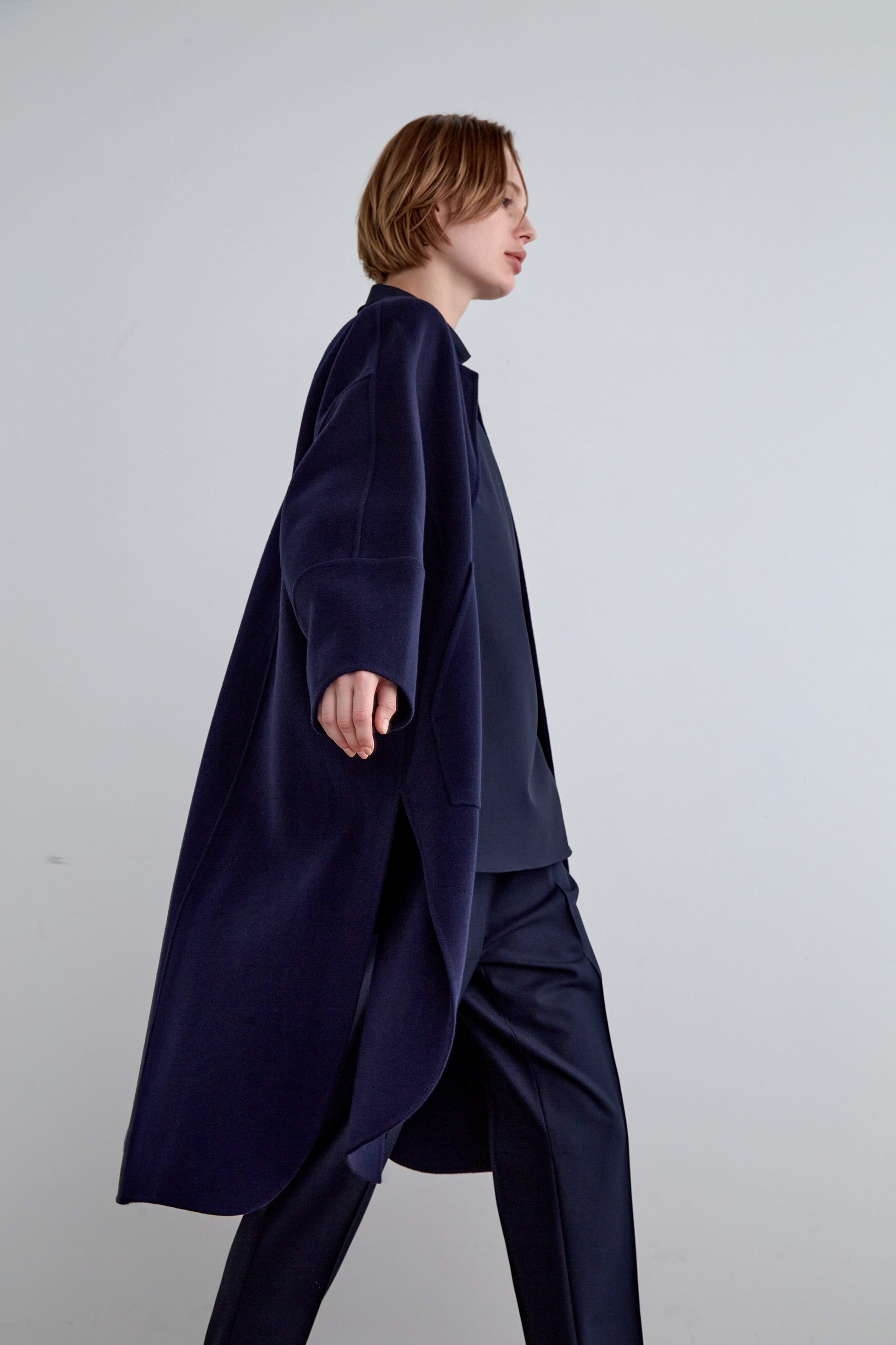 【ル フィル/LE PHIL】の《LE PHIL》ソフトウールリバーノーカラーコート 人気、トレンドファッション・服の通販 founy(ファニー) 　ファッション　Fashion　レディースファッション　Fashion for Women　アウター　Coat / Outerwear Collection　コート・ロングコート・ピーコート　Long Coats, Peacoats & More　シンプル　Simple, Minimal　スタンダード　Standard, Basic　スリット　Slit, Slit Detail　パッチ　Patch, Appliqué　フォルム　Silhouette, Form　ポケット　Pocket, Pocket Detail　ロング　Long, Long-Length　新作・新入荷　New Arrivals / New In　 other-1|ID: prp329100004878766 ipo3291000000036403616