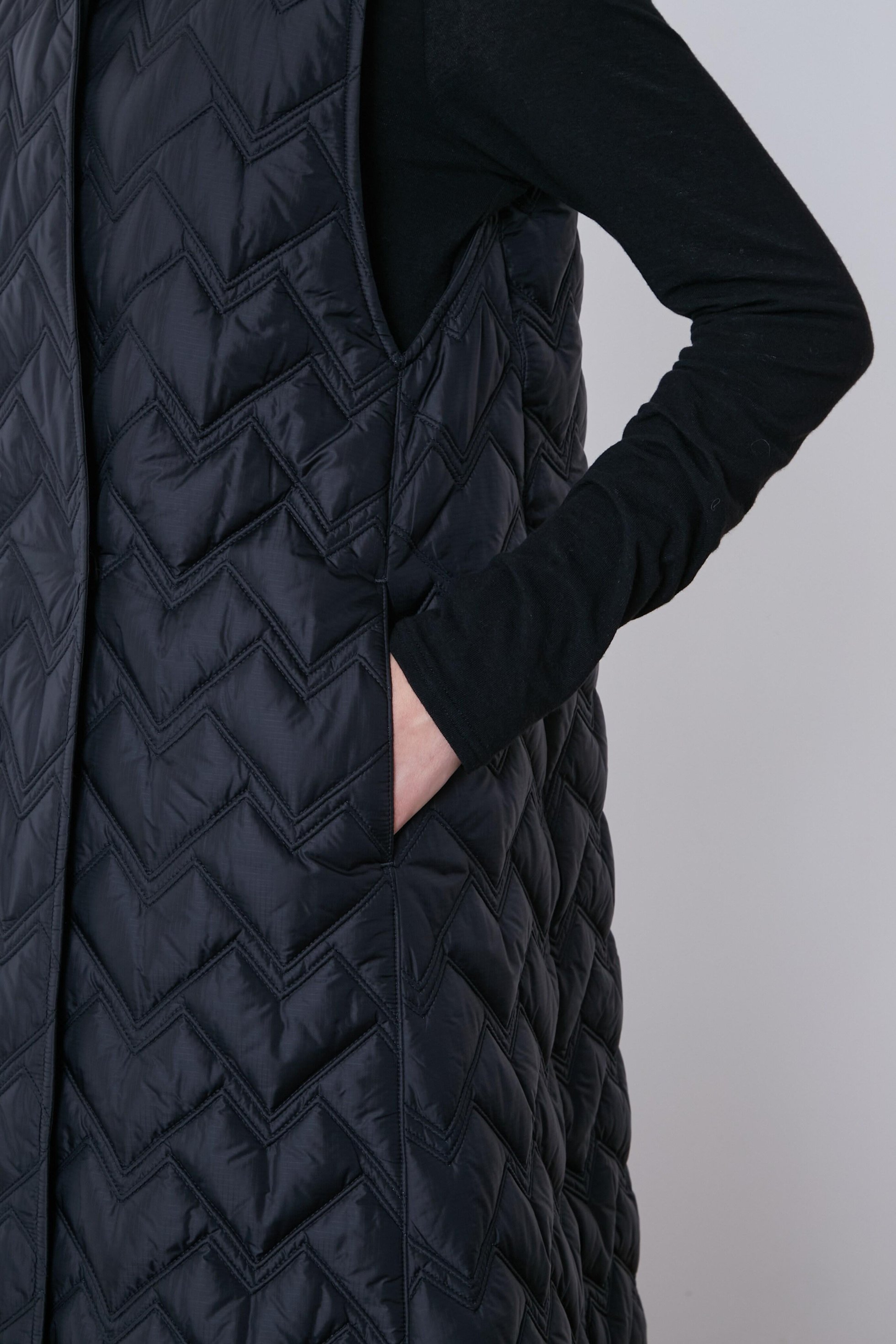 【ル フィル/LE PHIL】の《LE PHIL》バイカラーキルティングジレコート 人気、トレンドファッション・服の通販 founy(ファニー) 　ファッション　Fashion　レディースファッション　Fashion for Women　アウター　Coat / Outerwear Collection　コート・ロングコート・ピーコート　Long Coats, Peacoats & More　レディースジャケット・軽アウター　Jackets　アクセサリー　Fashion Accessories　エレガント 上品　Elegant　キルティング　Quilted, Quilting　ジャケット　Jacket, Outerwear　スタンダード　Standard, Basic　ダウン　Down, Puffer　モチーフ　Motif, Design Theme　新作・新入荷　New Arrivals / New In　other-8|ID: prp329100004878811 ipo3291000000036404183