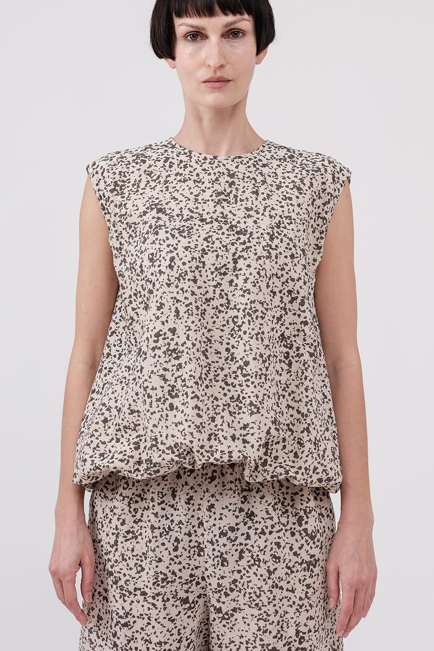 【ドメル/DOMELLE】のバンピープリント ブラウス 人気、トレンドファッション・服の通販 founy(ファニー) 　ファッション　Fashion　レディースファッション　Fashion for Women　トップス・カットソー　Cut & Sew Tops　キャミソール&ノースリーブ　Camisoles & Sleeveless Tops　シャツ・ブラウス・オフィスカジュアル　Elegant Blouses & Button-Ups　オーガニック　Organic Cotton　スリーブ　Sleeve, Long Sleeve / Short Sleeve　セットアップ　Set-Up, Coordinated Outfit　ノースリーブ　Sleeveless, No-Sleeve　バルーン　Balloon, Balloon Silhouette　フォルム　Silhouette, Form　プリント　Print, Printed Pattern　モダン　Modern, Contemporary　ランダム　Random, Irregular　夏　Summer　新作・新入荷　New Arrivals / New In　 other-1|ID: prp329100004878918 ipo3291000000036405546