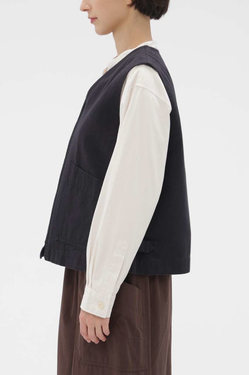 【マーガレットハウエル/MARGARET HOWELL】のFADED COTTON TWILL BLOUSON 人気、トレンドファッション・服の通販 founy(ファニー) ファッション Fashion レディースファッション Fashion for Women アウター Coat / Outerwear Collection レディースジャケット・軽アウター Jackets ブルゾンジャケット・スポーティアウター Blouson Jackets おすすめ Recommended / Our Picks インディゴ Indigo Denim ジャケット Jacket, Outerwear セットアップ Set-Up, Coordinated Outfit ツイル Twist, Twisted Detail バランス Balance, Style Balance ベスト Vest, Waistcoat ポケット Pocket, Pocket Detail エレガント 上品 Elegant 新作・新入荷 New Arrivals / New In other-3|ID: prp329100004879114 ipo3291000000036407173