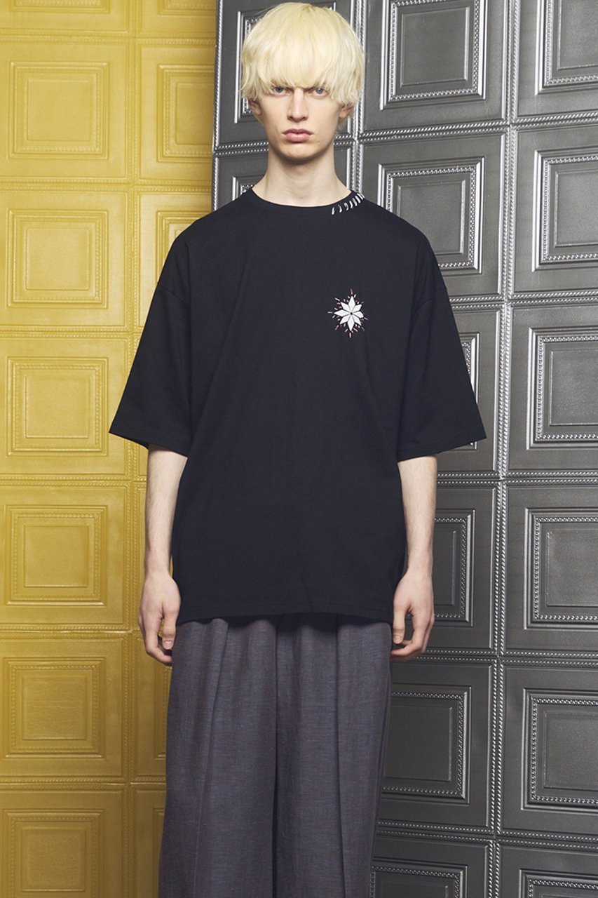 【メゾンスペシャル/MAISON SPECIAL】の【UNISEX】Nuance Graphics Prime-Over Hand Stitching Short Sleeve T-shirt/ニュアンスグラフィックプライムオーバーハンドステッチショートスリーブTシャツ 人気、トレンドファッション・服の通販 founy(ファニー) ファッション Fashion レディースファッション Fashion for Women トップス・カットソー Cut & Sew Tops シャツ・ブラウス・オフィスカジュアル Elegant Blouses & Button-Ups ロングTシャツ・Tシャツ Longline T-Shirts & Tees カットソー・ベーシックTシャツ Cut-and-Sewn Tops / Stretch Tees & Basics グラフィック Graphic, Graphic Design 今季 This Season, Current Season ショルダー Shoulder, Shoulder Strap ショート Short, Short Length スリーブ Sleeve, Long Sleeve / Short Sleeve ドロップ Drop Shoulder, Dropped Style なめらか Smooth, Silky Texture 人気 Popular, Best Seller ハンド Hand, Handmade バランス Balance, Style Balance パターン Pattern, Design Print フィット Fit, Slim Fit 半袖 Short Sleeve, Half Sleeve モノトーン Monotone, Black and White ユニセックス Unisex, Genderless ロング Long, Long-Length ワンポイント One Point, Statement Accent 新作・新入荷 New Arrivals / New In other-3|ID: prp329100004879239 ipo3291000000036408198