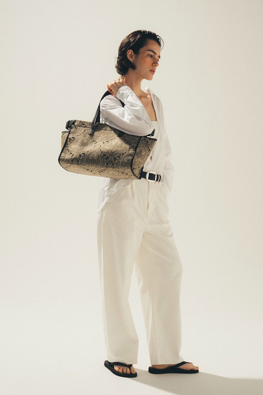 【ア ヴァケーション/A VACATION】のBATH トートバッグ 人気、トレンドファッション・服の通販 founy(ファニー) 　ファッション　Fashion　レディースファッション　Fashion for Women　バッグ　Bags　シンプル　Simple, Minimal　スタイリッシュ　Stylish, Fashionable　スマート　Smart, Elegant　フィット　Fit, Slim Fit　フォルム　Silhouette, Form　ポケット　Pocket, Pocket Detail　ワーク　Workwear, Utility Style　新作・新入荷　New Arrivals / New In　財布　Wallet, Purse　other-2|ID: prp329100004879673 ipo3291000000036411843