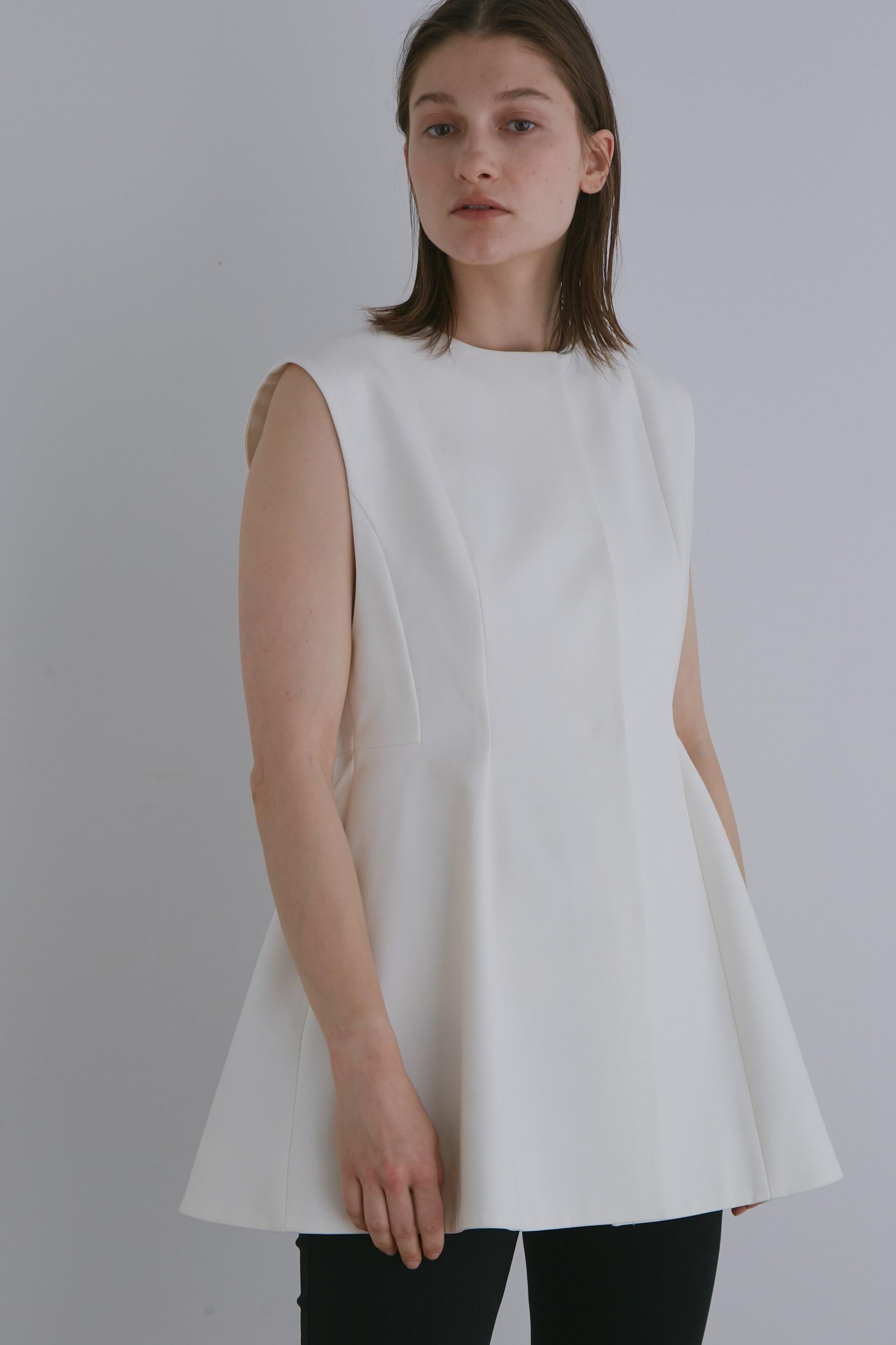 【ル フィル/LE PHIL】の《LE PHIL》ダブルクロスストレッチペプラムジレ インテリア・キッズ・メンズ・レディースファッション・服の通販 founy(ファニー) 　ファッション　Fashion　レディースファッション　Fashion for Women　アウター　Coat / Outerwear Collection　レディースジャケット・軽アウター　Jackets　インナー　Innerwear　コンパクト　Compact, Small Size　ジャケット　Jacket, Outerwear　スタンダード　Standard, Basic　ストレッチ　Stretch, Stretchy Fabric　ノースリーブ　Sleeveless, No-Sleeve　パターン　Pattern, Design Print　フォルム　Silhouette, Form　フレア　Flare, Flared　再入荷　Restock / Back in Stock　ホワイト|ID: prp329100004879872 ipo3291000000036413162