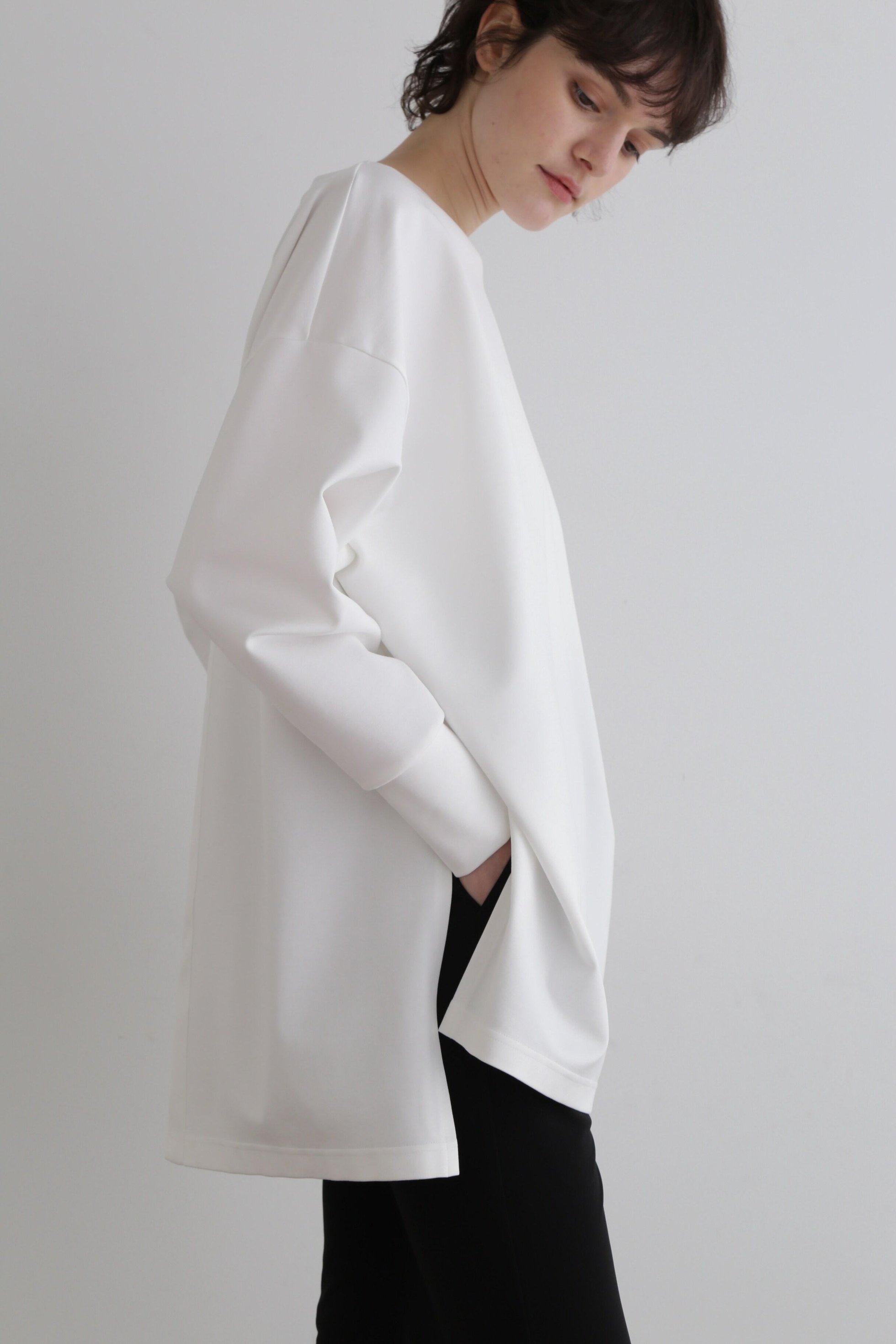 【ル フィル/LE PHIL】の《LE PHIL》BIGラインT インテリア・キッズ・メンズ・レディースファッション・服の通販 founy(ファニー) 　ファッション　Fashion　レディースファッション　Fashion for Women　トップス・カットソー　Cut & Sew Tops　シャツ・ブラウス・オフィスカジュアル　Elegant Blouses & Button-Ups　ロングTシャツ・Tシャツ　Longline T-Shirts & Tees　カットソー・ベーシックTシャツ　Cut-and-Sewn Tops / Stretch Tees & Basics　おすすめ　Recommended / Our Picks　カッティング　Cutting Detail　スタンダード　Standard, Basic　スリット　Slit, Slit Detail　スリーブ　Sleeve, Long Sleeve / Short Sleeve　ミックス　Mix, Mixed Style　リラックス　Relax, Relaxed Fit　レギンス　Leggings, Stretch Pants　ロング　Long, Long-Length　再入荷　Restock / Back in Stock　ホワイト|ID: prp329100004879947 ipo3291000000036413632