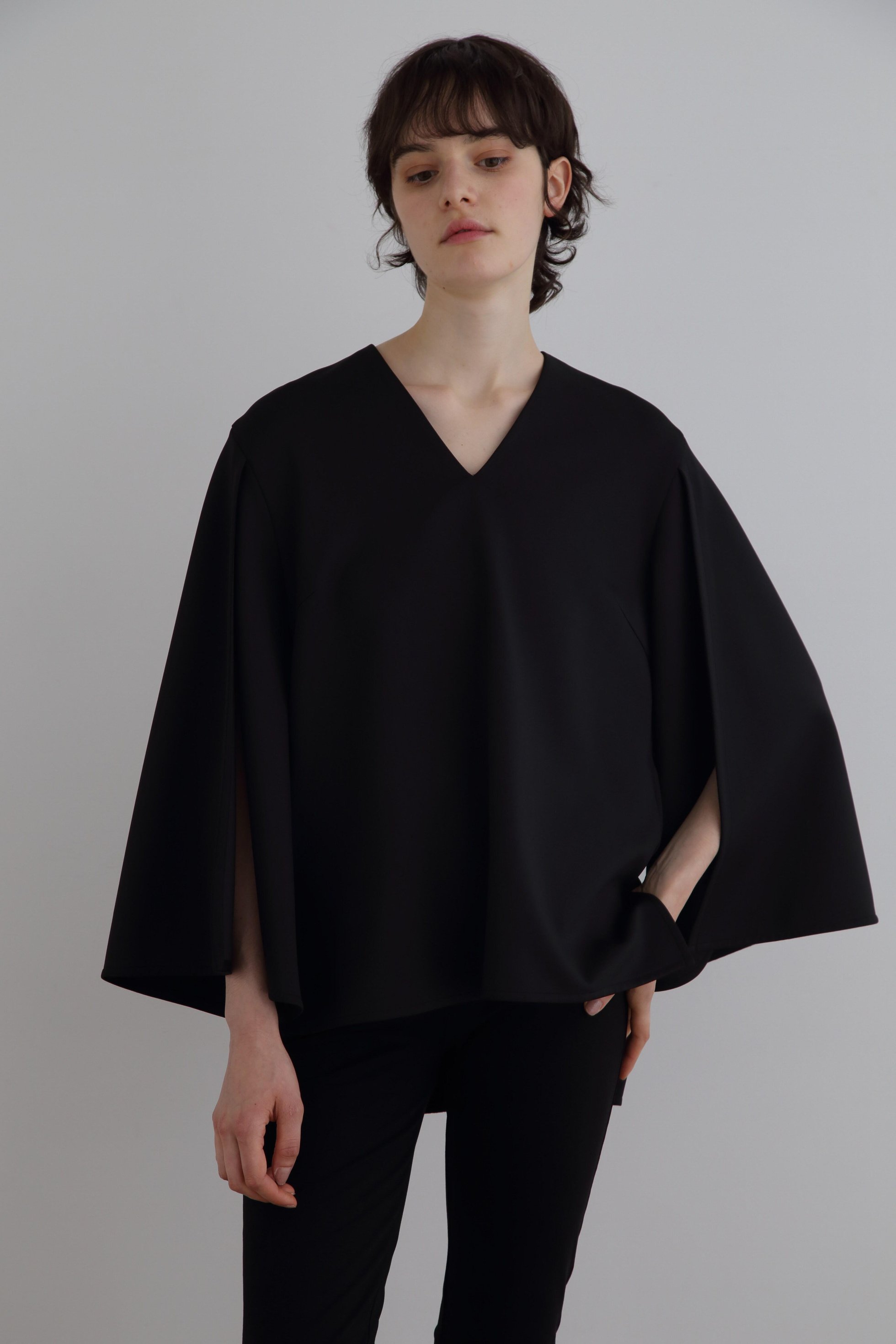 【ル フィル/LE PHIL】のハイストレッチダンボールブラウス インテリア・キッズ・メンズ・レディースファッション・服の通販 founy(ファニー) 　ファッション　Fashion　レディースファッション　Fashion for Women　トップス・カットソー　Cut & Sew Tops　シャツ・ブラウス・オフィスカジュアル　Elegant Blouses & Button-Ups　ショート　Short, Short Length　スリット　Slit, Slit Detail　スリーブ　Sleeve, Long Sleeve / Short Sleeve　ビッグ　Big, Oversized　フレア　Flare, Flared　再入荷　Restock / Back in Stock　ブラック|ID: prp329100004879971 ipo3291000000036413766