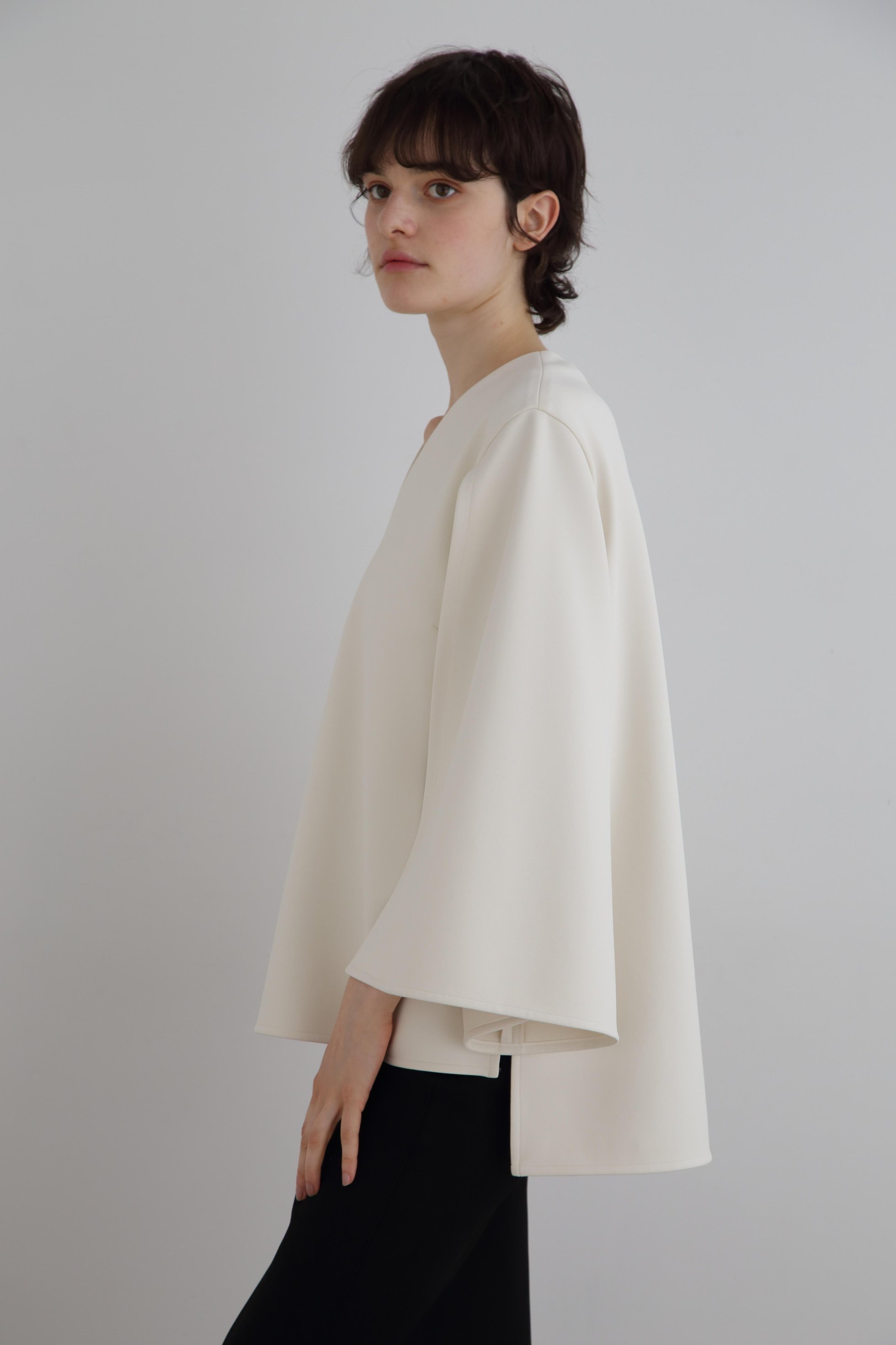 【ル フィル/LE PHIL】のハイストレッチダンボールブラウス 人気、トレンドファッション・服の通販 founy(ファニー) 　ファッション　Fashion　レディースファッション　Fashion for Women　トップス・カットソー　Cut & Sew Tops　シャツ・ブラウス・オフィスカジュアル　Elegant Blouses & Button-Ups　ショート　Short, Short Length　スリット　Slit, Slit Detail　スリーブ　Sleeve, Long Sleeve / Short Sleeve　ビッグ　Big, Oversized　フレア　Flare, Flared　再入荷　Restock / Back in Stock　other-4|ID: prp329100004879971 ipo3291000000036413776