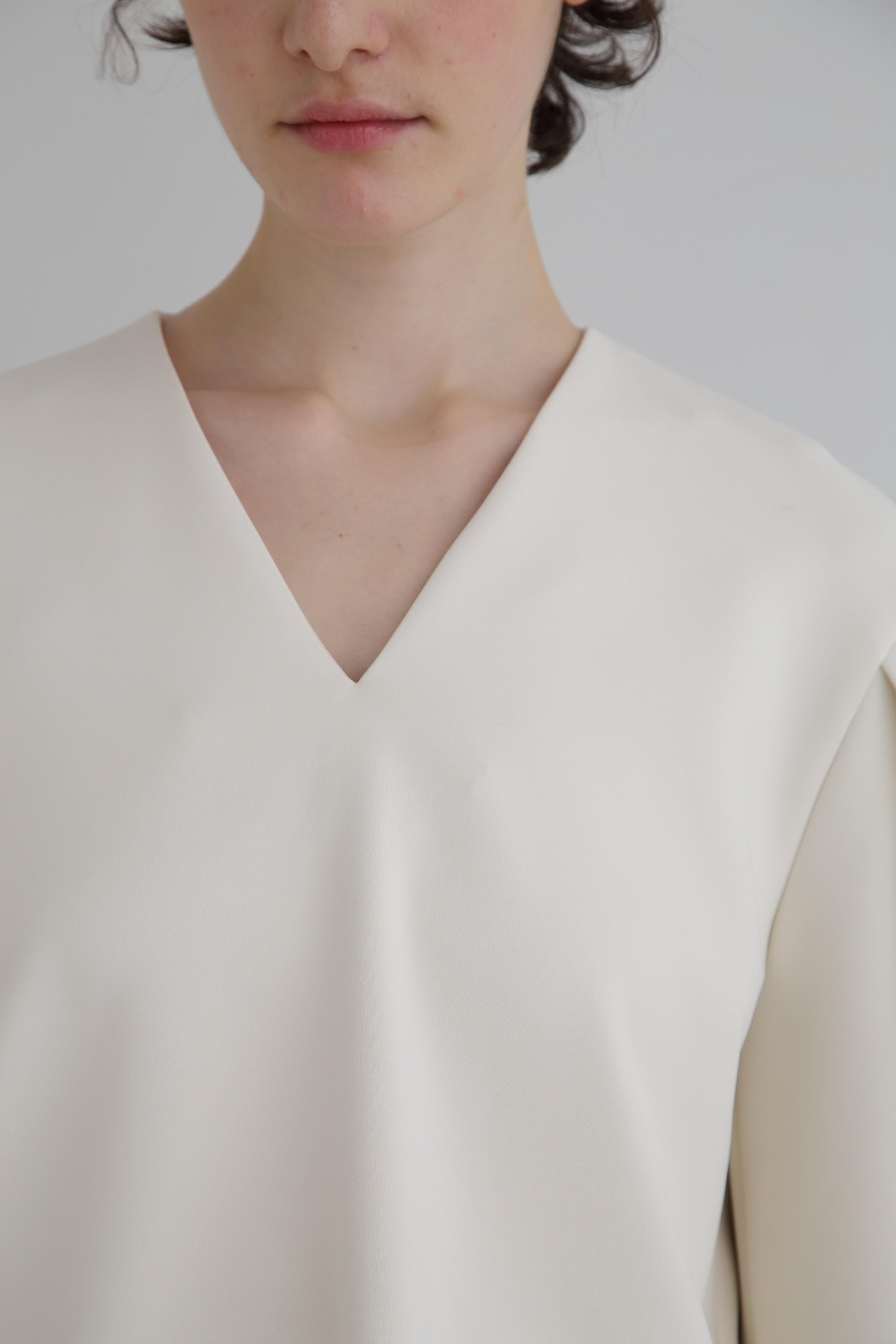 【ル フィル/LE PHIL】のハイストレッチダンボールブラウス 人気、トレンドファッション・服の通販 founy(ファニー) 　ファッション　Fashion　レディースファッション　Fashion for Women　トップス・カットソー　Cut & Sew Tops　シャツ・ブラウス・オフィスカジュアル　Elegant Blouses & Button-Ups　ショート　Short, Short Length　スリット　Slit, Slit Detail　スリーブ　Sleeve, Long Sleeve / Short Sleeve　ビッグ　Big, Oversized　フレア　Flare, Flared　再入荷　Restock / Back in Stock　other-6|ID: prp329100004879971 ipo3291000000036413782