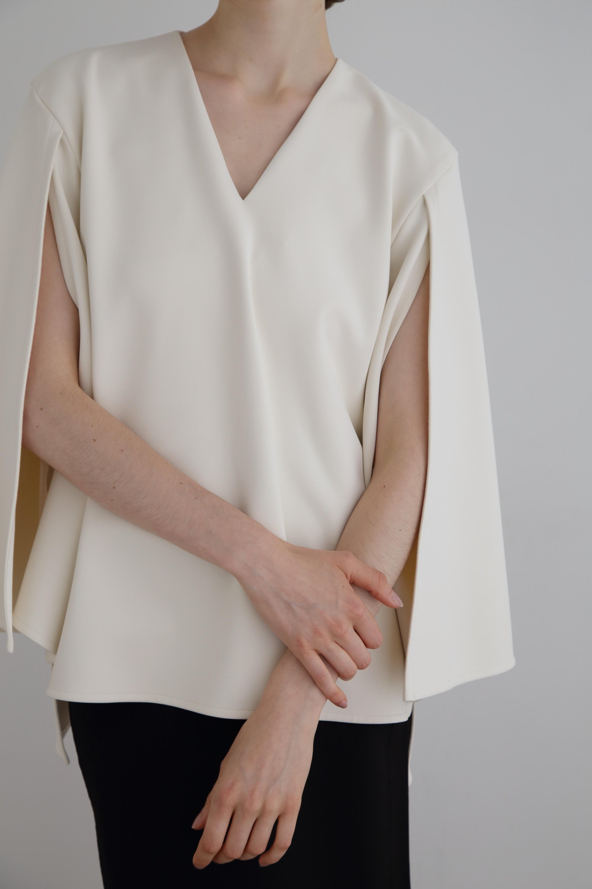 【ル フィル/LE PHIL】のハイストレッチダンボールブラウス 人気、トレンドファッション・服の通販 founy(ファニー) 　ファッション　Fashion　レディースファッション　Fashion for Women　トップス・カットソー　Cut & Sew Tops　シャツ・ブラウス・オフィスカジュアル　Elegant Blouses & Button-Ups　ショート　Short, Short Length　スリット　Slit, Slit Detail　スリーブ　Sleeve, Long Sleeve / Short Sleeve　ビッグ　Big, Oversized　フレア　Flare, Flared　再入荷　Restock / Back in Stock　other-7|ID: prp329100004879971 ipo3291000000036413785