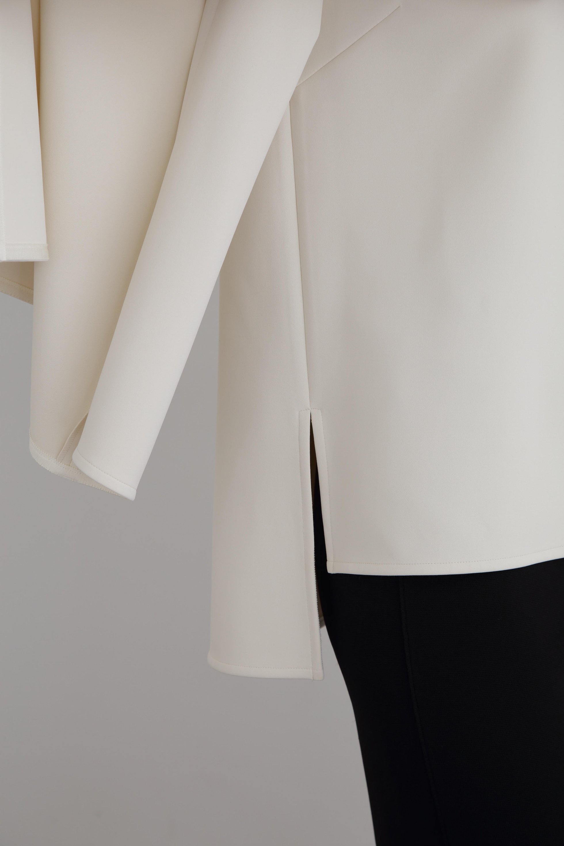 【ル フィル/LE PHIL】のハイストレッチダンボールブラウス 人気、トレンドファッション・服の通販 founy(ファニー) 　ファッション　Fashion　レディースファッション　Fashion for Women　トップス・カットソー　Cut & Sew Tops　シャツ・ブラウス・オフィスカジュアル　Elegant Blouses & Button-Ups　ショート　Short, Short Length　スリット　Slit, Slit Detail　スリーブ　Sleeve, Long Sleeve / Short Sleeve　ビッグ　Big, Oversized　フレア　Flare, Flared　再入荷　Restock / Back in Stock　other-8|ID: prp329100004879971 ipo3291000000036413791