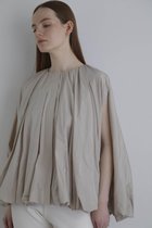 【ル フィル/LE PHIL】の《LE PHIL》マイクロタフタジャケット 人気、トレンドファッション・服の通販 founy(ファニー) ファッション Fashion レディースファッション Fashion for Women アウター Coat / Outerwear Collection レディースジャケット・軽アウター Jackets インナー Innerwear ジャケット Jacket, Outerwear スタンダード Standard, Basic スポーティ Sporty, Casual Athletic ノースリーブ Sleeveless, No-Sleeve バルーン Balloon, Balloon Silhouette 新作・新入荷 New Arrivals / New In 軽量 Lightweight, Ultra Light thumbnail ベージュ|ID: prp329100004879986 ipo3291000000036413875