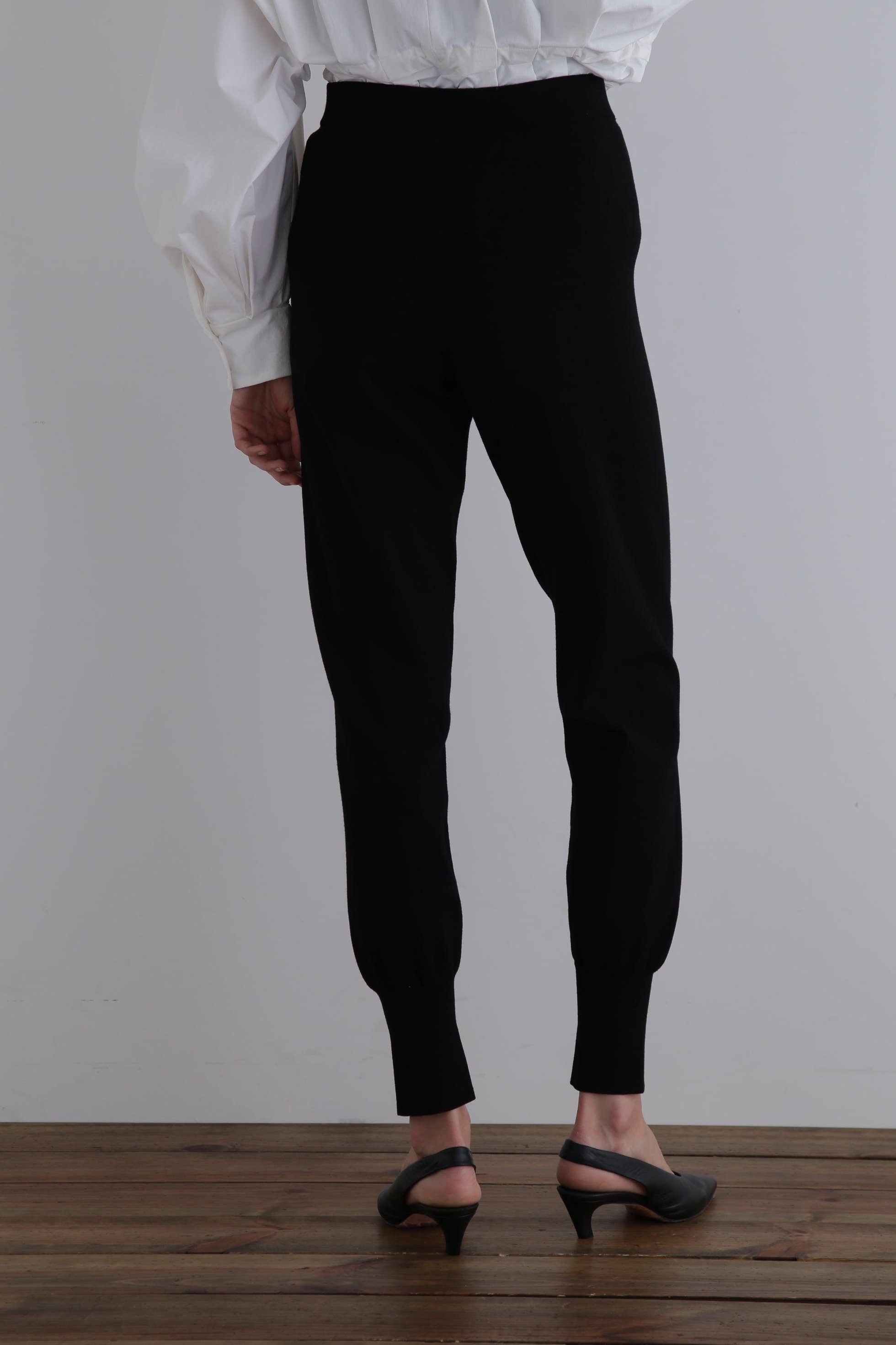 【ル フィル/LE PHIL】の《LE PHIL》ヴィスニットパンツ 人気、トレンドファッション・服の通販 founy(ファニー) 　ファッション　Fashion　レディースファッション　Fashion for Women　パンツ　Pants & Trousers　スタンダード　Standard, Basic　スリット　Slit, Slit Detail　リラックス　Relax, Relaxed Fit　エレガント 上品　Elegant　新作・新入荷　New Arrivals / New In　other-7|ID: prp329100004879996 ipo3291000000036413945