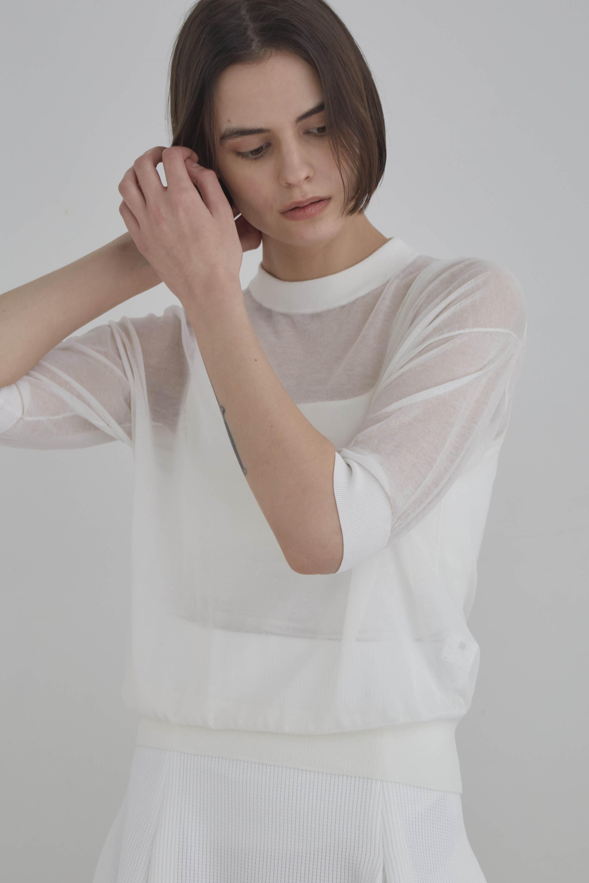 【ル フィル/LE PHIL】の《LE PHIL》ハーフスリーブシアーニット インテリア・キッズ・メンズ・レディースファッション・服の通販 founy(ファニー) 　ファッション　Fashion　レディースファッション　Fashion for Women　トップス・カットソー　Cut & Sew Tops　ニット　Knit Tops & Sweaters　カジュアルプルオーバー・ニットトップス　Pullovers & Knit Tops / Casual Pullovers　インナー　Innerwear　シアー　Sheer, See-Through　スタンダード　Standard, Basic　エレガント 上品　Elegant　新作・新入荷　New Arrivals / New In　ホワイト|ID: prp329100004880003 ipo3291000000036413980