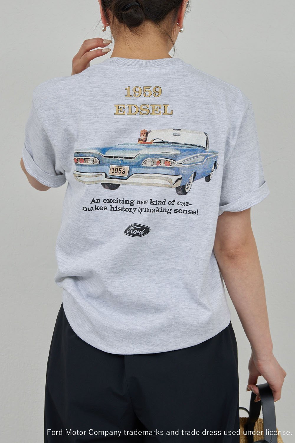 【ガリャルダガランテ/GALLARDAGALANTE】のFord プリントTシャツ① インテリア・キッズ・メンズ・レディースファッション・服の通販 founy(ファニー) 　ファッション　Fashion　レディースファッション　Fashion for Women　トップス・カットソー　Cut & Sew Tops　シャツ・ブラウス・オフィスカジュアル　Elegant Blouses & Button-Ups　ロングTシャツ・Tシャツ　Longline T-Shirts & Tees　カットソー・ベーシックTシャツ　Cut-and-Sewn Tops / Stretch Tees & Basics　ショート　Short, Short Length　スリーブ　Sleeve, Long Sleeve / Short Sleeve　フロント　Front, Front Design　プリント　Print, Printed Pattern　ボトム　Bottoms, Lower Wear　モノトーン　Monotone, Black and White　ワンポイント　One Point, Statement Accent　半袖　Short Sleeve, Half Sleeve　ライトグレー|ID: prp329100004880953 ipo3291000000036431137