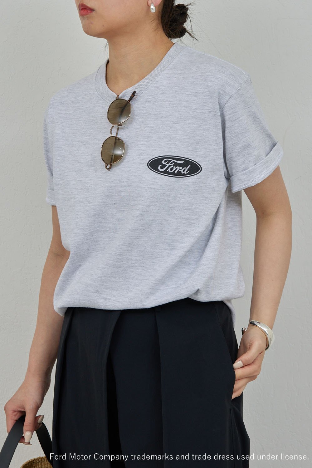 【ガリャルダガランテ/GALLARDAGALANTE】のFord プリントTシャツ① 人気、トレンドファッション・服の通販 founy(ファニー) 　ファッション　Fashion　レディースファッション　Fashion for Women　トップス・カットソー　Cut & Sew Tops　シャツ・ブラウス・オフィスカジュアル　Elegant Blouses & Button-Ups　ロングTシャツ・Tシャツ　Longline T-Shirts & Tees　カットソー・ベーシックTシャツ　Cut-and-Sewn Tops / Stretch Tees & Basics　ショート　Short, Short Length　スリーブ　Sleeve, Long Sleeve / Short Sleeve　フロント　Front, Front Design　プリント　Print, Printed Pattern　ボトム　Bottoms, Lower Wear　モノトーン　Monotone, Black and White　ワンポイント　One Point, Statement Accent　半袖　Short Sleeve, Half Sleeve　other-3|ID: prp329100004880953 ipo3291000000036431139