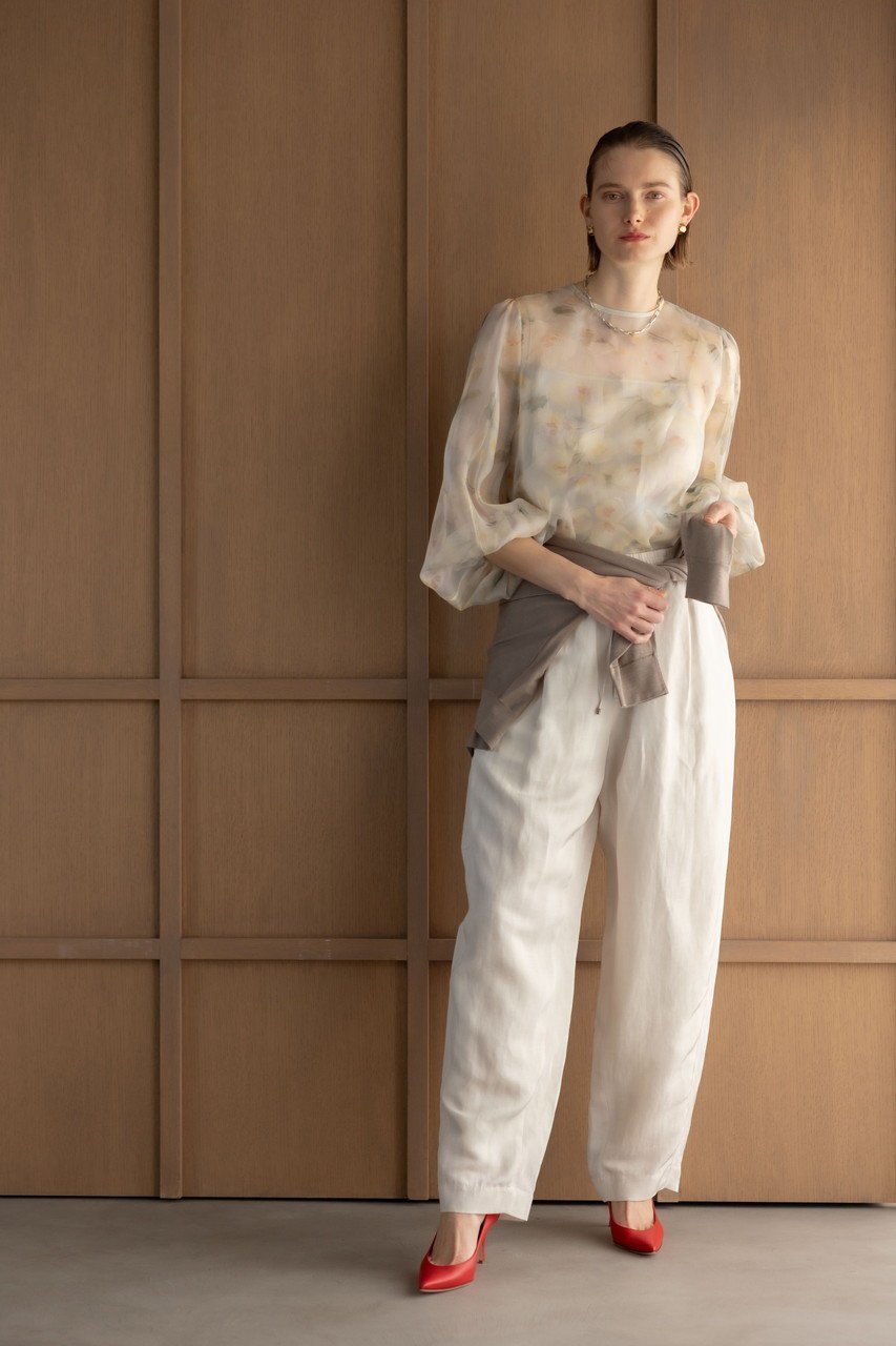 【エブール/ebure】のフラワープリントオーガンジー プルオーバーブラウス 人気、トレンドファッション・服の通販 founy(ファニー) ファッション Fashion レディースファッション Fashion for Women トップス・カットソー Cut & Sew Tops シャツ・ブラウス・オフィスカジュアル Elegant Blouses & Button-Ups カジュアルプルオーバー・ニットトップス Pullovers & Knit Tops / Casual Pullovers 花柄・フラワープリント・モチーフ Floral Prints & Motifs / Flower Pattern Tops オーガンジー Organza Fabric シルク Silk, 100% Silk シンプル Simple, Minimal スリーブ Sleeve, Long Sleeve / Short Sleeve フィット Fit, Slim Fit フラット Flat, Flat Shoes フラワー Flower, Floral プリント Print, Printed Pattern モチーフ Motif, Design Theme ロング Long, Long-Length エレガント 上品 Elegant other-7|ID: prp329100004881907 ipo3291000000036438987