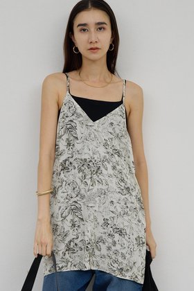 【ガリャルダガランテ/GALLARDAGALANTE】 【セットアップ対応】ボタニカルサテンキャミ人気、トレンドファッション・服の通販 founy(ファニー) ファッション Fashion レディースファッション Fashion for Women トップス・カットソー Cut & Sew Tops キャミソール&ノースリーブ Camisoles & Sleeveless Tops シャツ・ブラウス・オフィスカジュアル Elegant Blouses & Button-Ups おすすめ Recommended / Our Picks とろみ Fluid, Flowy Fabric キャミソール Camisole, Spaghetti Strap Top サテン Satin, Glossy Fabric セットアップ Set-Up, Coordinated Outfit ノースリーブ Sleeveless, No-Sleeve ボタニカル Botanical, Floral Pattern 新作・新入荷 New Arrivals / New In |ID:prp329100004882417