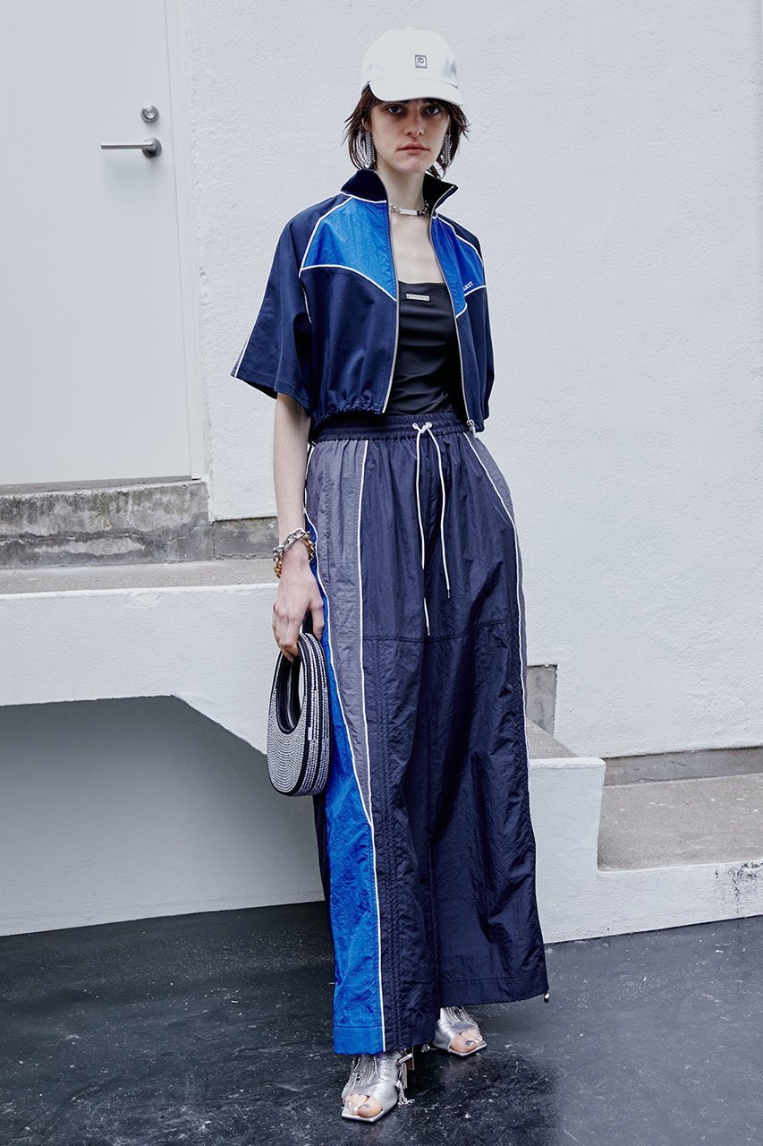 【プランク プロジェクト/PRANK PROJECT】のバイカラークロップドZIPトップ / Bicolor Cropped Zip Top 人気、トレンドファッション・服の通販 founy(ファニー) ファッション Fashion レディースファッション Fashion for Women トップス・カットソー Cut & Sew Tops シャツ・ブラウス・オフィスカジュアル Elegant Blouses & Button-Ups カットソー Cut and Sewn Top クロップド Cropped, Short Length ショート Short, Short Length スポーティ Sporty, Casual Athletic スリーブ Sleeve, Long Sleeve / Short Sleeve タフタ Taffeta, Structured Fabric ドッキング Docking, Mixed Material バランス Balance, Style Balance パイピング Piping, Trim Design other-2|ID: prp329100004882964 ipo3291000000036448954