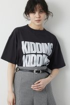 【ウィムガゼット/Whim Gazette】のKIDDINGロゴTシャツ 人気、トレンドファッション・服の通販 founy(ファニー) ファッション Fashion レディースファッション Fashion for Women トップス・カットソー Cut & Sew Tops シャツ・ブラウス・オフィスカジュアル Elegant Blouses & Button-Ups ロングTシャツ・Tシャツ Longline T-Shirts & Tees カットソー・ベーシックTシャツ Cut-and-Sewn Tops / Stretch Tees & Basics なめらか Smooth, Silky Texture インド Indian Textile インナー Innerwear カットソー Cut and Sewn Top クール Cool, Chic ショート Short, Short Length シルク Silk, 100% Silk シンプル Simple, Minimal ジャケット Jacket, Outerwear スリーブ Sleeve, Long Sleeve / Short Sleeve プリント Print, Printed Pattern ワイド Wide, Wide Fit 半袖 Short Sleeve, Half Sleeve 定番 Standard, Basic Item thumbnail チャコールグレー|ID: prp329100004883440 ipo3291000000036453693