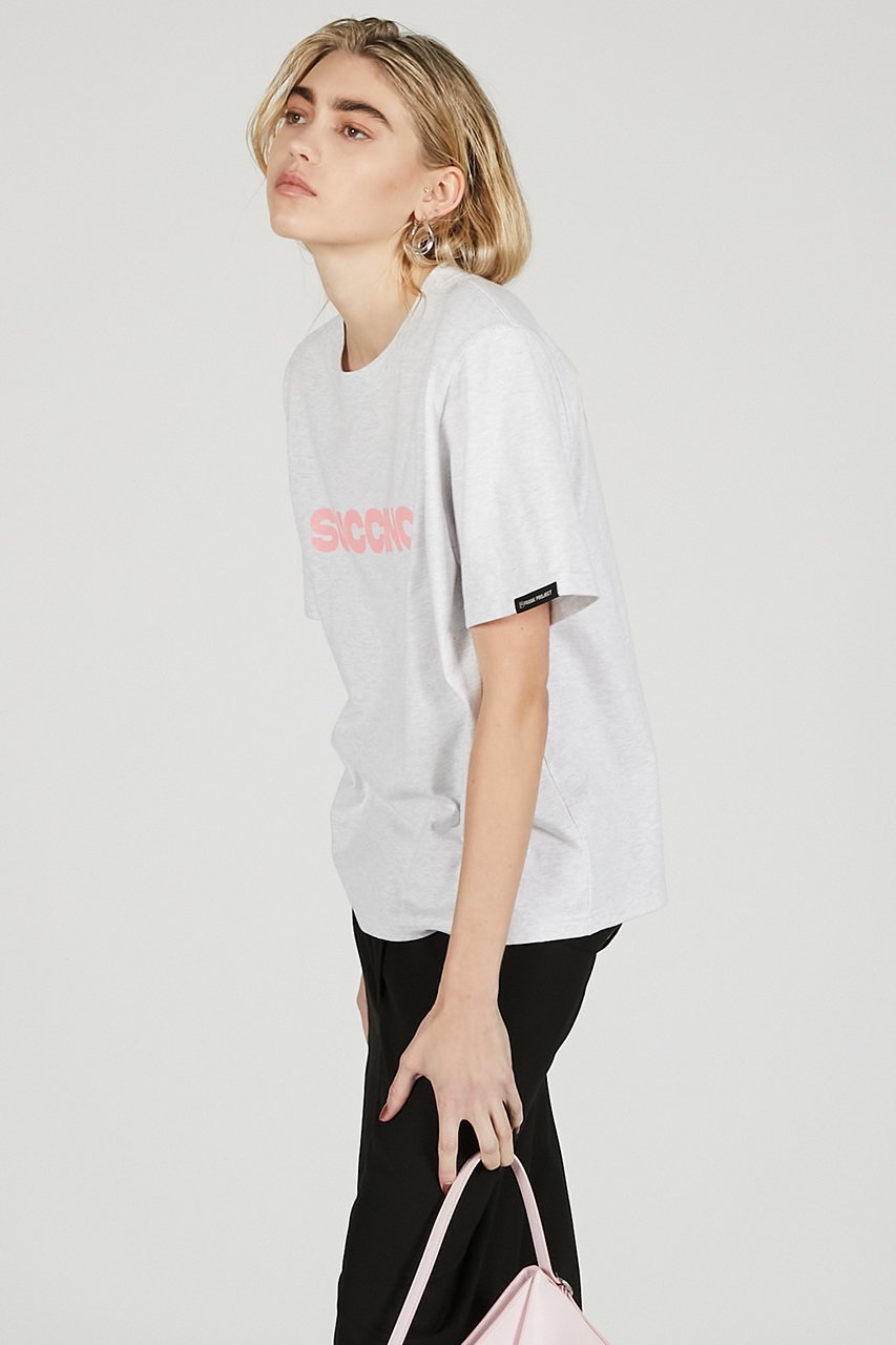 【プランク プロジェクト/PRANK PROJECT】のパワーショルダーロゴTEE/ Power Shoulder Logo Tee 人気、トレンドファッション・服の通販 founy(ファニー) 　ファッション　Fashion　レディースファッション　Fashion for Women　トップス・カットソー　Cut & Sew Tops　シャツ・ブラウス・オフィスカジュアル　Elegant Blouses & Button-Ups　ロングTシャツ・Tシャツ　Longline T-Shirts & Tees　カットソー・ベーシックTシャツ　Cut-and-Sewn Tops / Stretch Tees & Basics　なめらか　Smooth, Silky Texture　ショート　Short, Short Length　シンプル　Simple, Minimal　スリーブ　Sleeve, Long Sleeve / Short Sleeve　フロント　Front, Front Design　プリント　Print, Printed Pattern　other-7|ID: prp329100004883514 ipo3291000000036454309