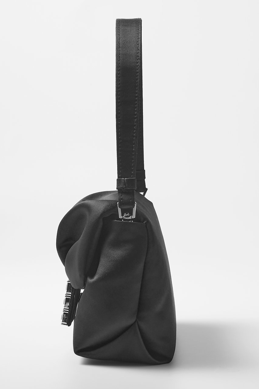 【デイジーリン/DAISY LIN】のBag ”Classical Noir” 人気、トレンドファッション・服の通販 founy(ファニー) ファッション Fashion レディースファッション Fashion for Women バッグ Bags エレガント 上品 Elegant クラッチ Clutch, Clutch Bag コンパクト Compact, Small Size サテン Satin, Glossy Fabric ストーン Stone, Gem-Like スマート Smart, Elegant 財布 Wallet, Purse チェーン Chain, Chain Strap パーティ Party, Party Style ビジュー Bijou, Jewel-like Accent フォルム Silhouette, Form フォーマル Formal, Dressy フロント Front, Front Design ポケット Pocket, Pocket Detail リップ Lip, Lip Motif おすすめ Recommended / Our Picks 旅行 Travel スーツケース キャリーケース Suitcase / Carry Case other-5|ID: prp329100004884030 ipo3291000000036457361