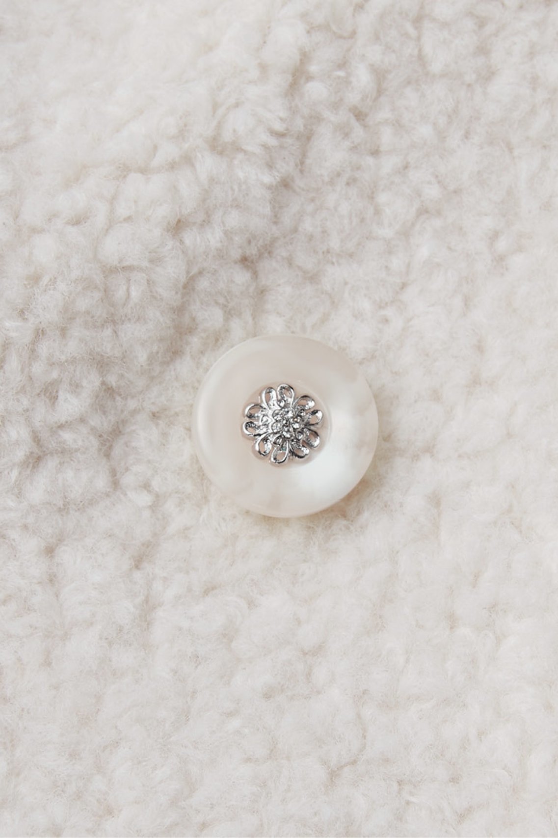 【デイジーリン/DAISY LIN】のCoat “Teddy Teddy Ribbon” 人気、トレンドファッション・服の通販 founy(ファニー) ファッション Fashion レディースファッション Fashion for Women アウター Coat / Outerwear Collection コート・ロングコート・ピーコート Long Coats, Peacoats & More おすすめ Recommended / Our Picks ウォッシャブル Machine Washable エレガント 上品 Elegant サテン Satin, Glossy Fabric ショート Short, Short Length シルク Silk, 100% Silk ストレッチ Stretch, Stretchy Fabric バランス Balance, Style Balance フェミニン Feminine, Girly ブルゾン Blouson, Bomber Jacket ベルベット Velvet, Velvety リボン Ribbon, Bow 冬 Winter / This Winter 洗える Machine Washable other-6|ID: prp329100004884312 ipo3291000000036459555