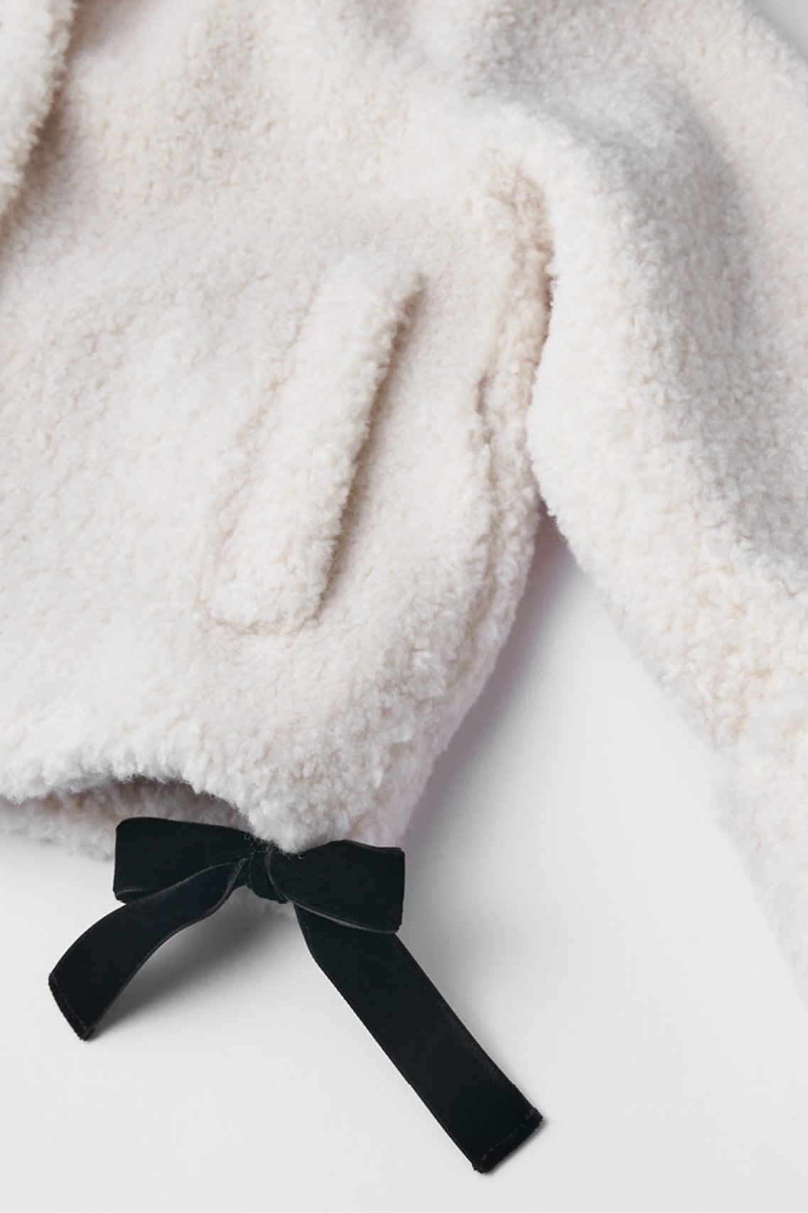 【デイジーリン/DAISY LIN】のCoat “Teddy Teddy Ribbon” 人気、トレンドファッション・服の通販 founy(ファニー) ファッション Fashion レディースファッション Fashion for Women アウター Coat / Outerwear Collection コート・ロングコート・ピーコート Long Coats, Peacoats & More おすすめ Recommended / Our Picks ウォッシャブル Machine Washable エレガント 上品 Elegant サテン Satin, Glossy Fabric ショート Short, Short Length シルク Silk, 100% Silk ストレッチ Stretch, Stretchy Fabric バランス Balance, Style Balance フェミニン Feminine, Girly ブルゾン Blouson, Bomber Jacket ベルベット Velvet, Velvety リボン Ribbon, Bow 冬 Winter / This Winter 洗える Machine Washable other-7|ID: prp329100004884312 ipo3291000000036459556