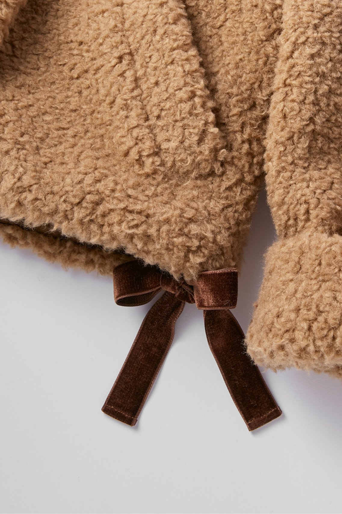 【デイジーリン/DAISY LIN】のCoat “Teddy Teddy Ribbon” 大人の最旬トレンドファッション＆コーディネート founy(ファウニー) 　ファッション　Fashion　レディースファッション　Fashion for Women　アウター　Coat / Outerwear Collection　コート・ロングコート・ピーコート　Long Coats, Peacoats & More　おすすめ　Recommended / Our Picks　ウォッシャブル　Machine Washable　エレガント 上品　Elegant　サテン　Satin, Glossy Fabric　ショート　Short, Short Length　シルク　Silk, 100% Silk　ストレッチ　Stretch, Stretchy Fabric　バランス　Balance, Style Balance　フェミニン　Feminine, Girly　ブルゾン　Blouson, Bomber Jacket　ベルベット　Velvet, Velvety　リボン　Ribbon, Bow　冬　Winter / This Winter　洗える　Machine Washable　other-7|ID: prp329100004884312 ipo3291000000036796175