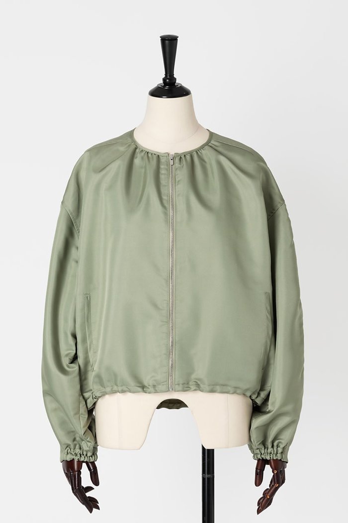 【オーヴィル/EAUVIRE】のノーカラーショートブルゾン インテリア・キッズ・メンズ・レディースファッション・服の通販 founy(ファニー) https://founy.com/ ファッション Fashion レディースファッション Fashion for Women アウター Coat / Outerwear Collection レディースジャケット・軽アウター Jackets ブルゾンジャケット・スポーティアウター Blouson Jackets サテン Satin, Glossy Fabric ショート Short, Short Length シルク Silk, 100% Silk ジャケット Jacket, Outerwear ブルゾン Blouson, Bomber Jacket エレガント 上品 Elegant |ID: prp329100004884356 ipo3291000000036515572